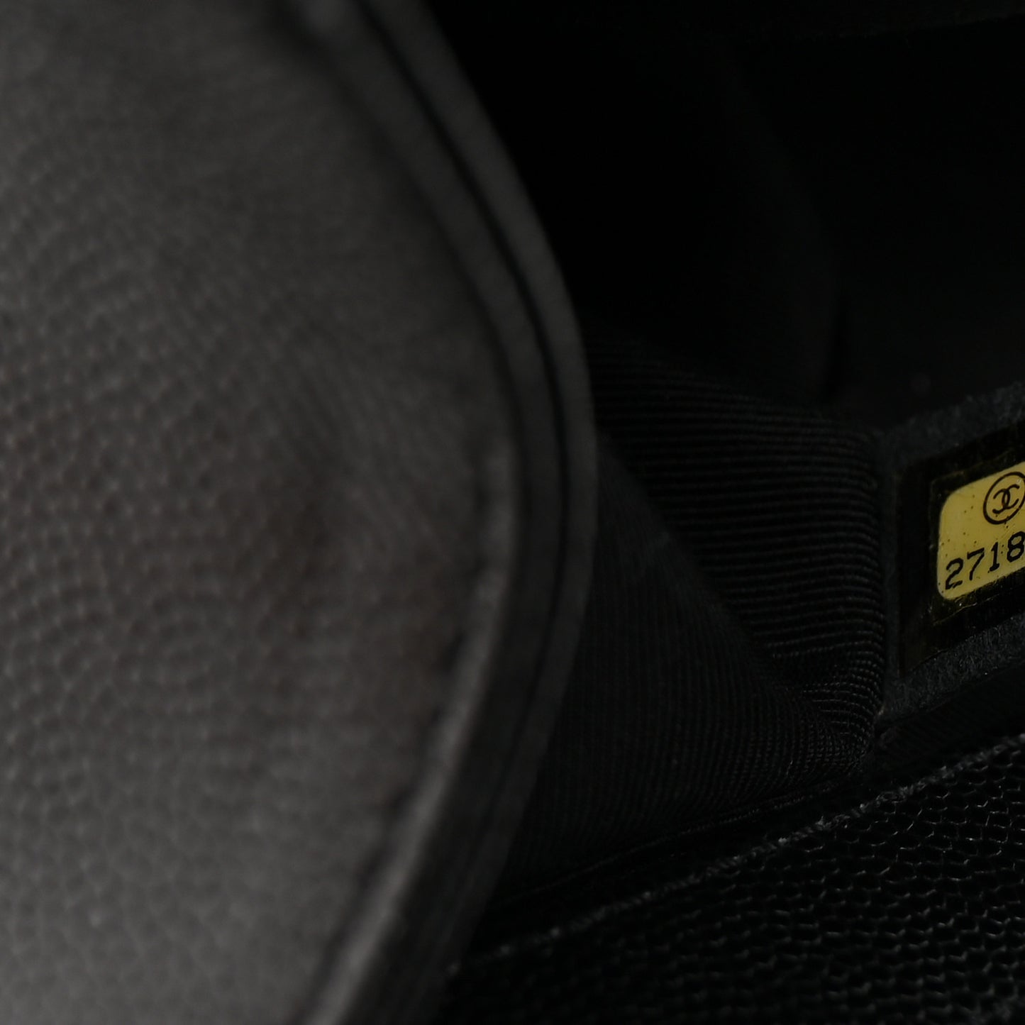 Caviar Quilted Medium Boy Flap Black