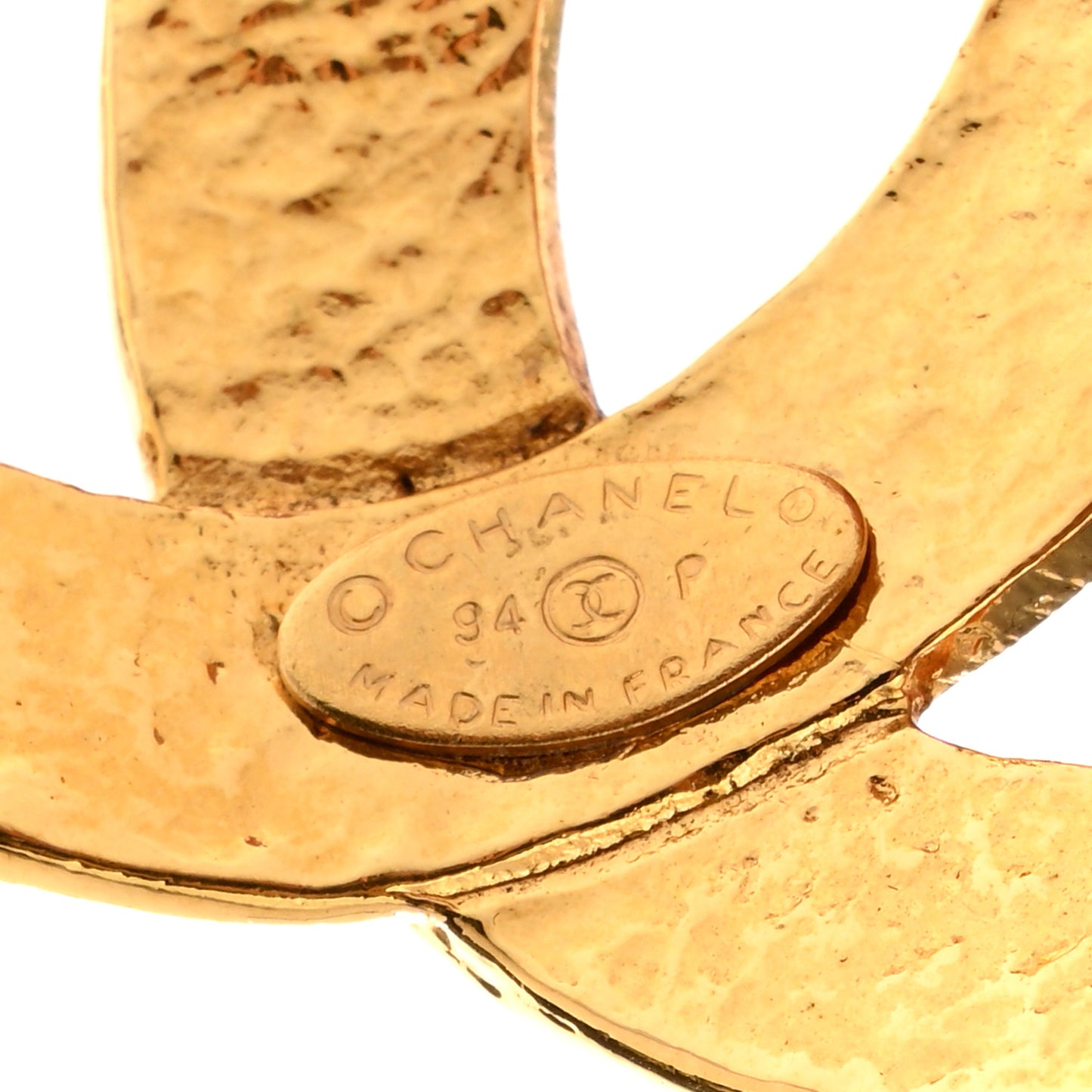 Hammered CC Large Brooch Gold