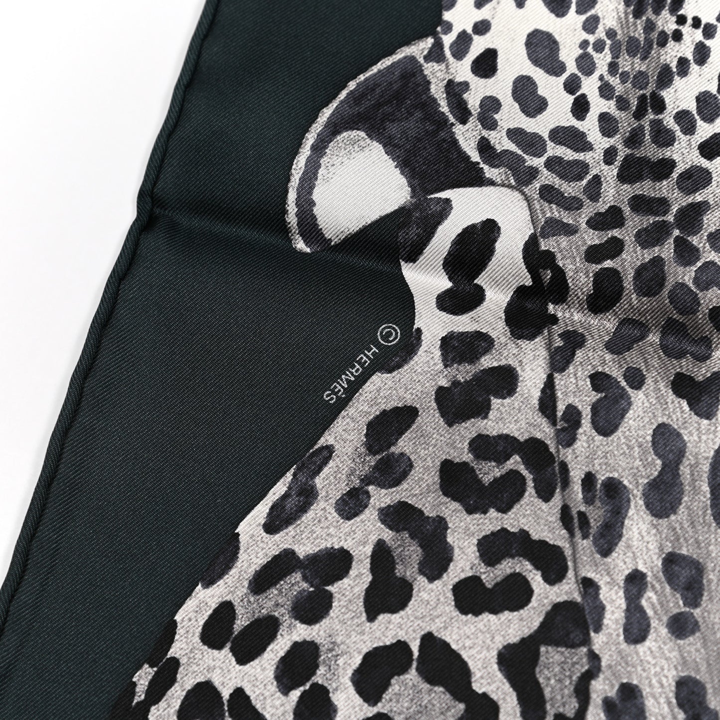 Silk Twill Lazy Leopardesses Scarf 90 Vert Black Gris