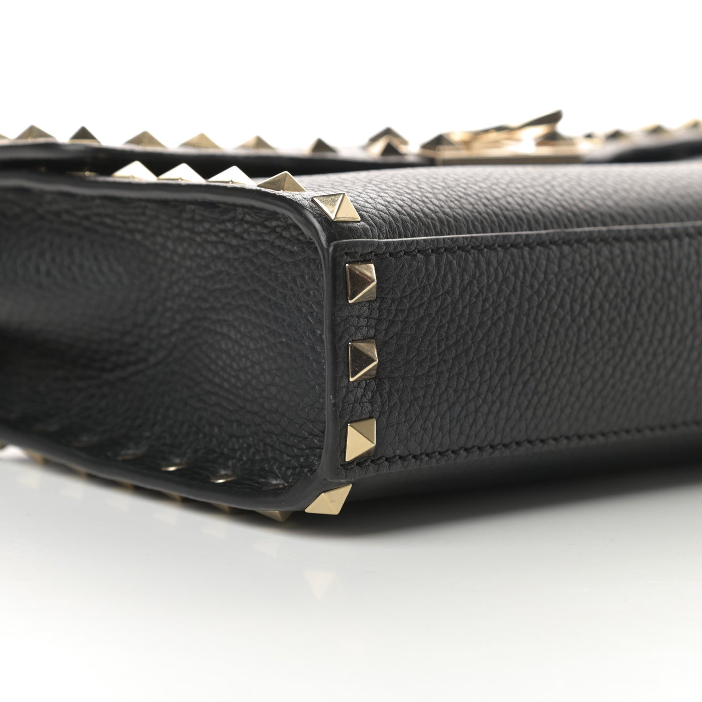 Pebbled Calfskin Medium Rockstud Flip Lock Crossbody Bag Black