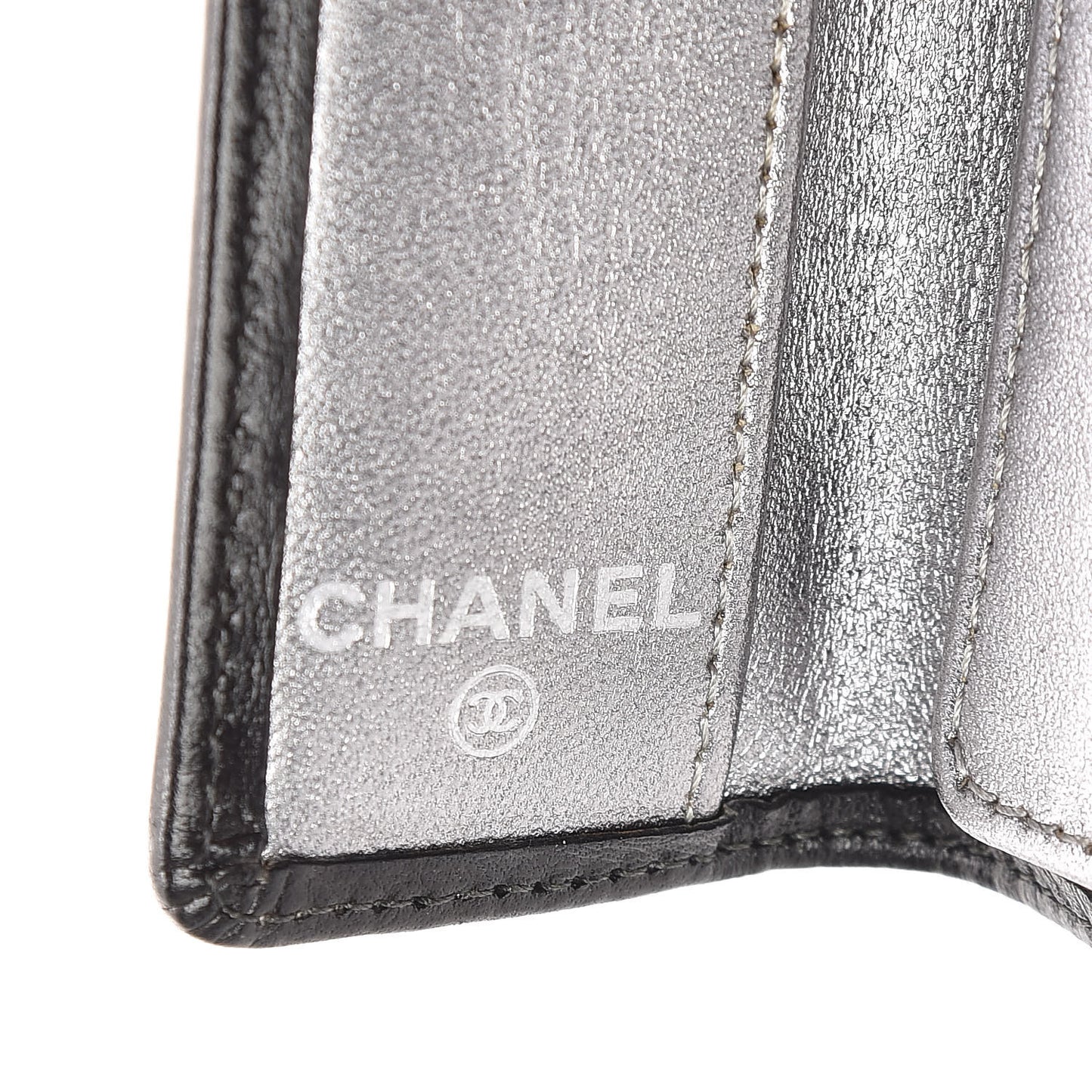 Lambskin Vertical Quilted 6 Key Holder Black