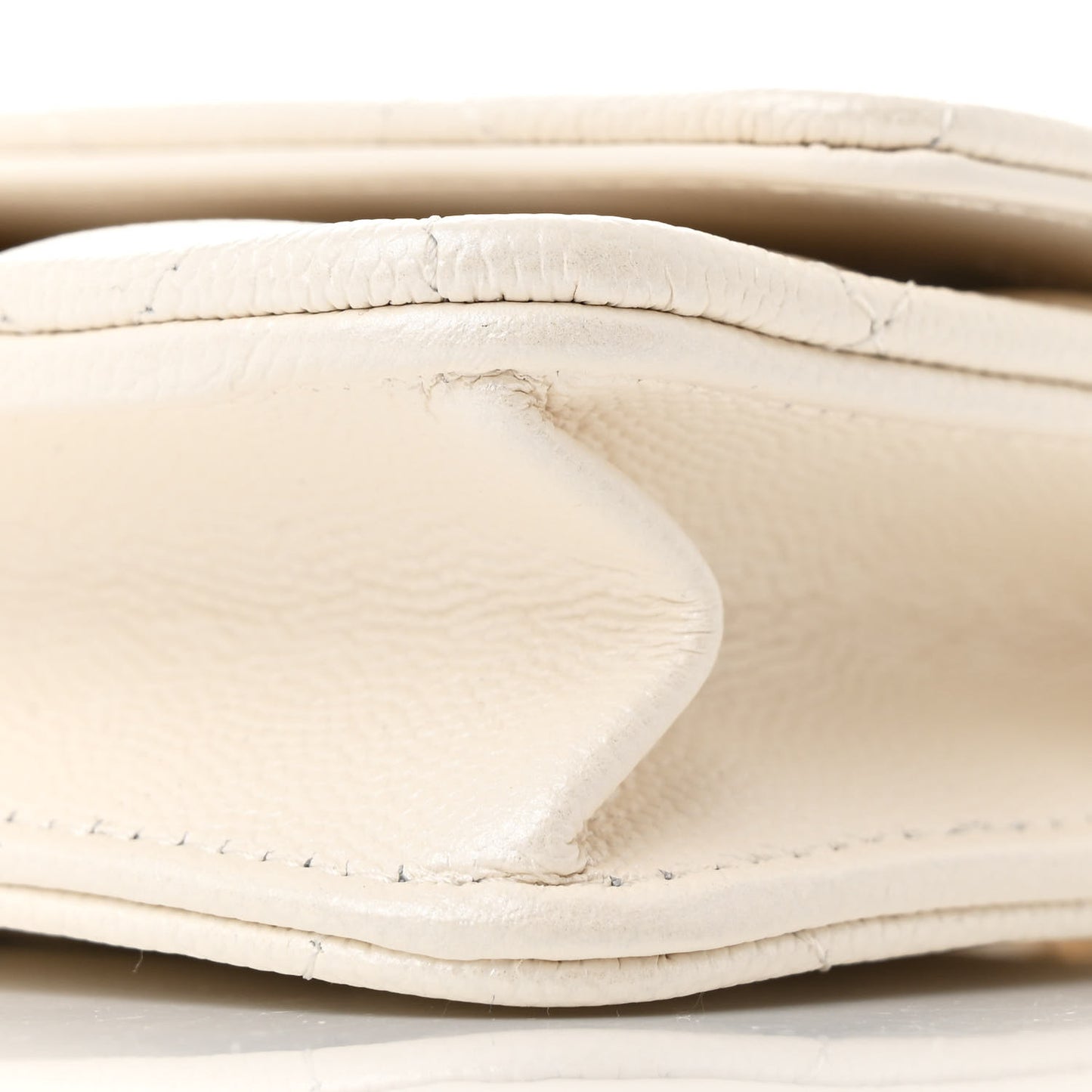 Pearly Caviar Quilted Fit For You Wallet on Chain WOC White