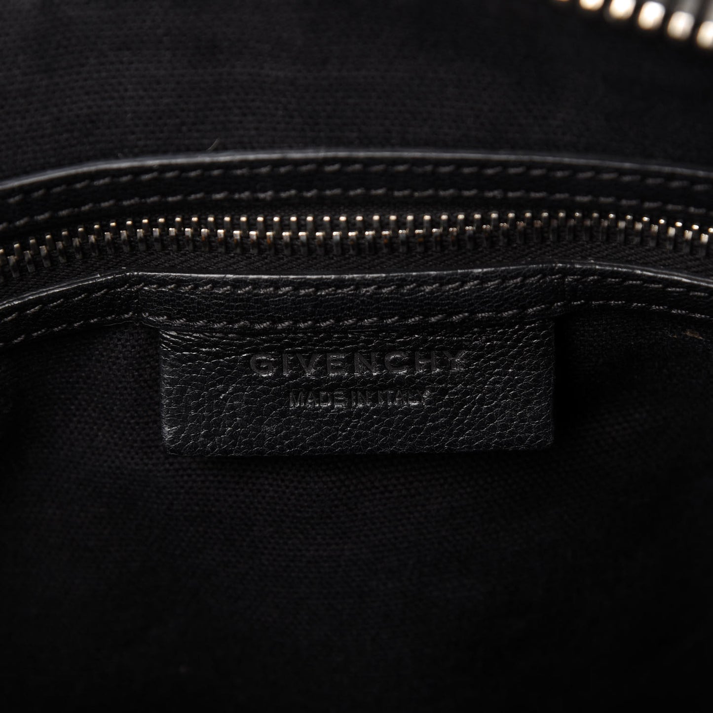 Sugar Goatskin Medium Antigona Black