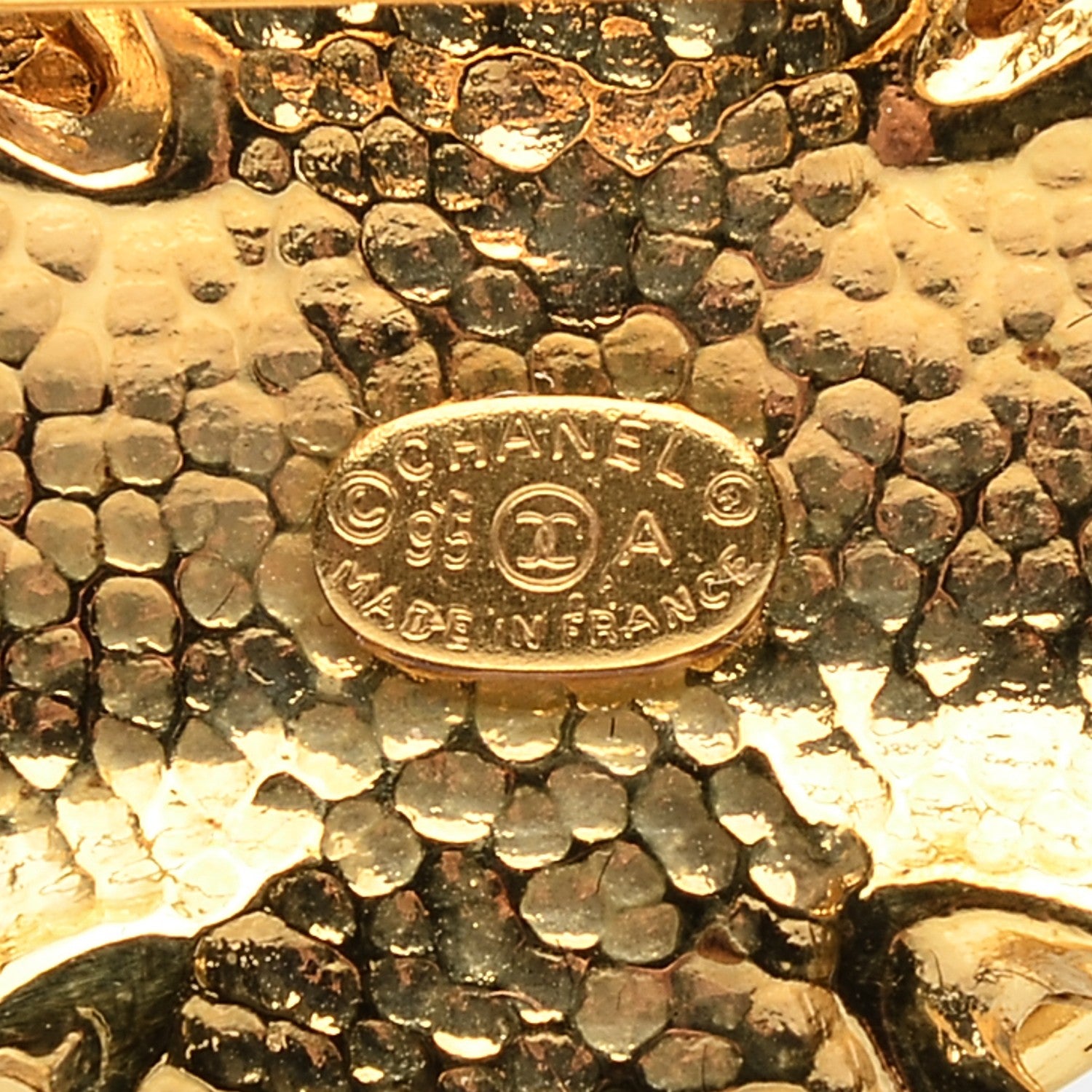 Chanel CC Brooch Gold 4 of 4
