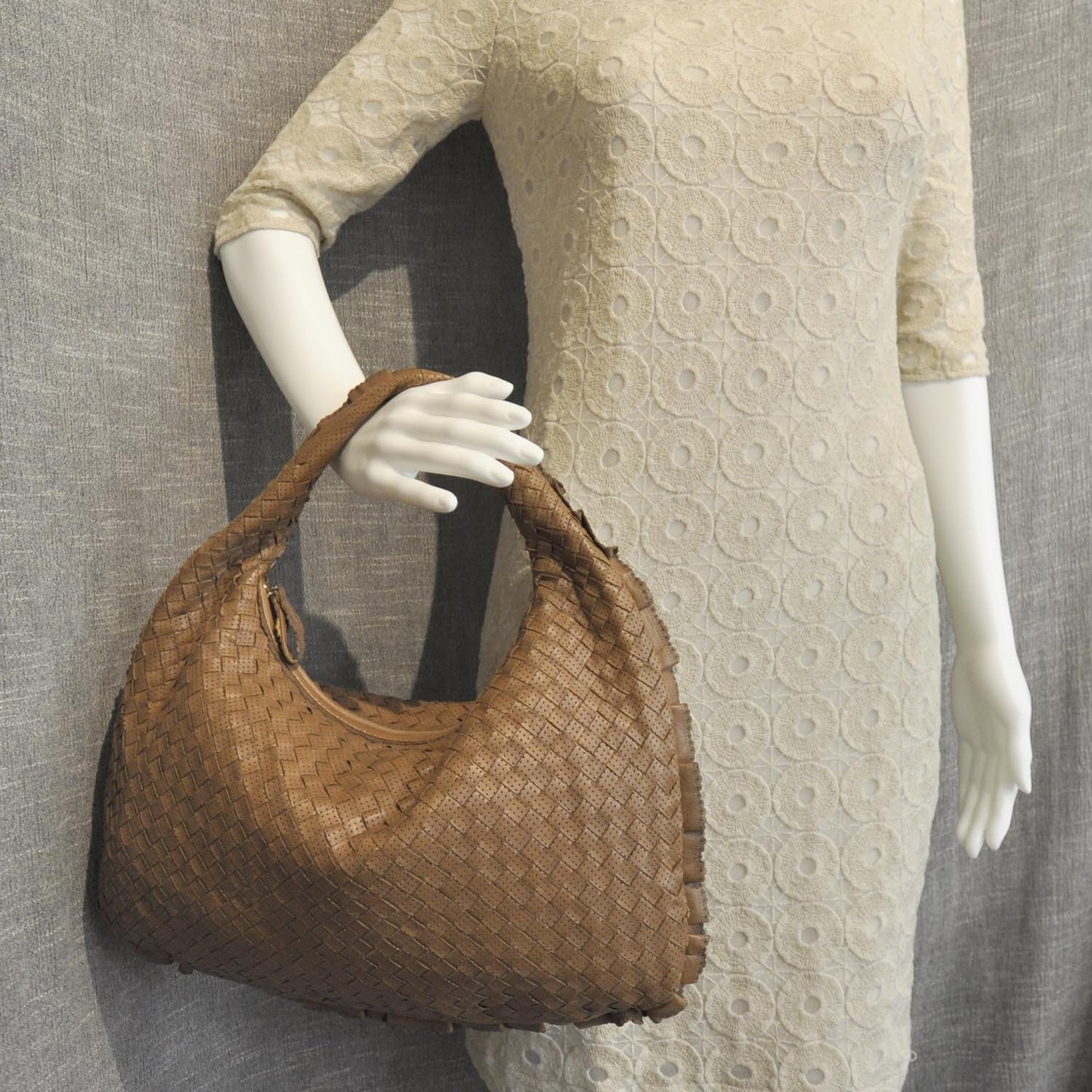Perforated Ruffle Medium Veneta Hobo