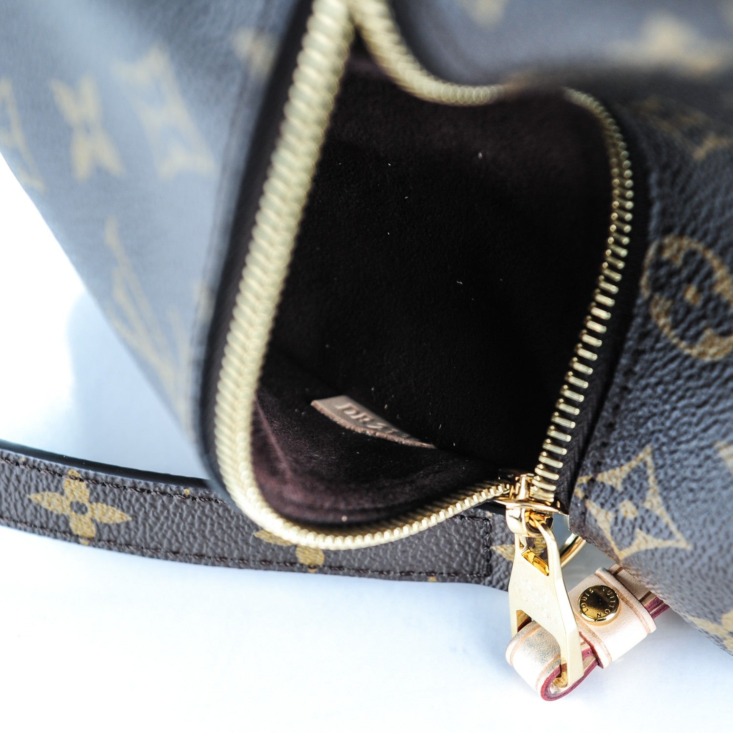 Louis Vuitton Monogram Pochette Metis 7 of 7