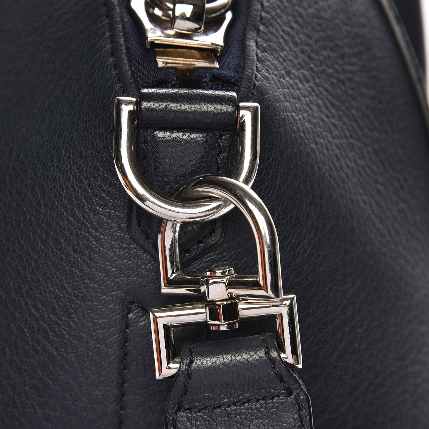 Sugar Goatskin Medium Antigona Navy