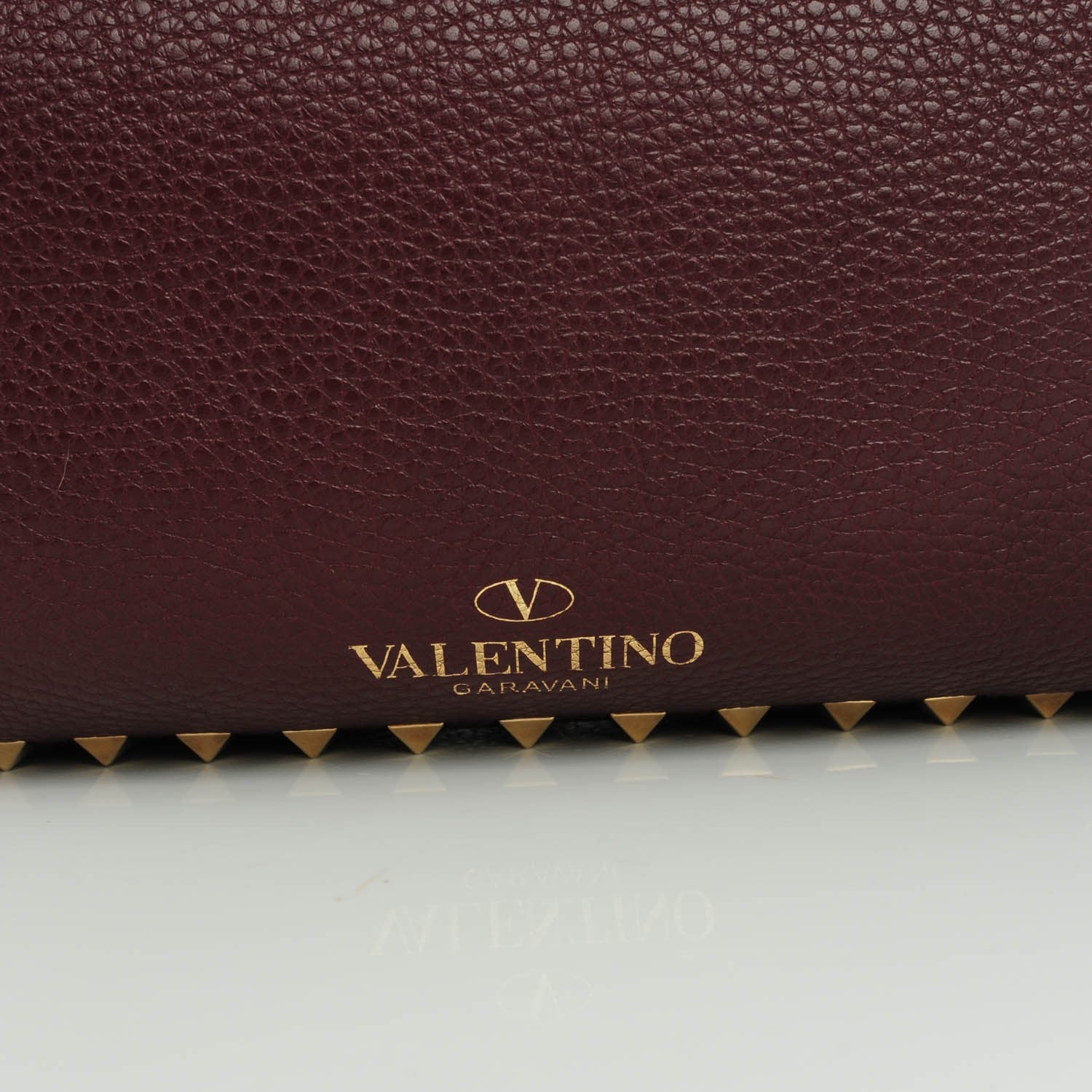 Valentino Garavani Pebbled Calfskin Medium Rockstud Tote Rubin 8 of 8