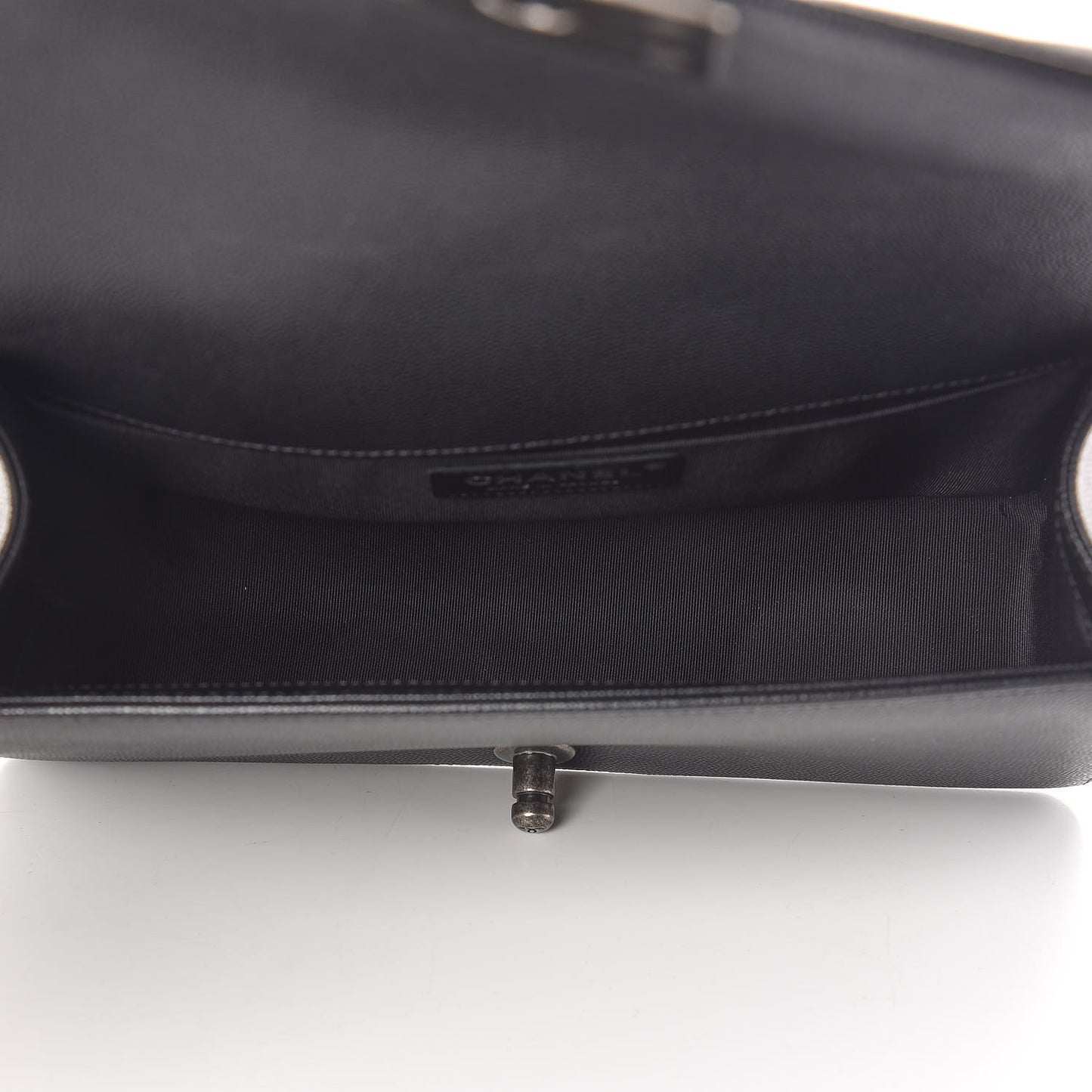 Caviar Quilted Medium Boy Flap Black