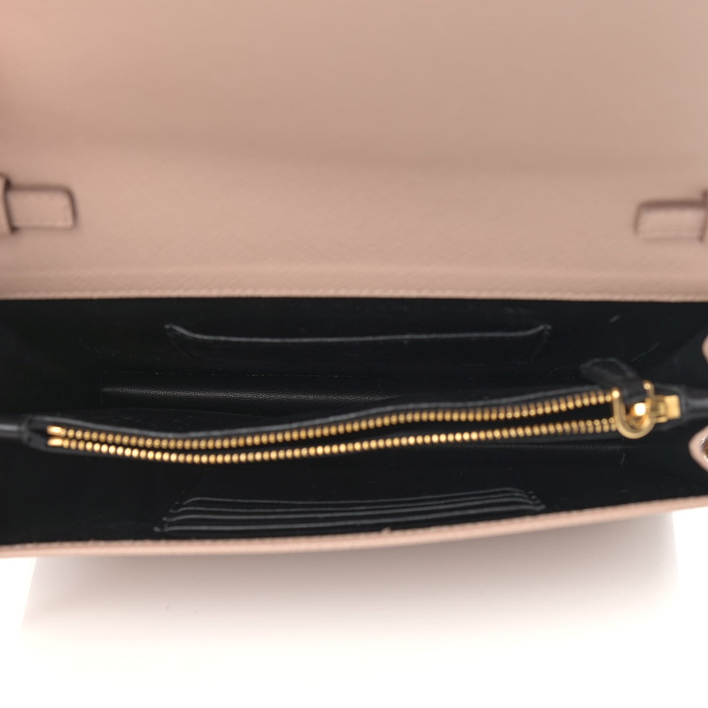 Saffiano Lux Monocrome Chain Wallet Cipria