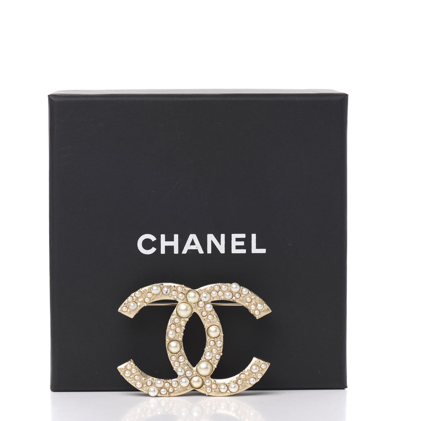 Pearl CC Brooch Gold