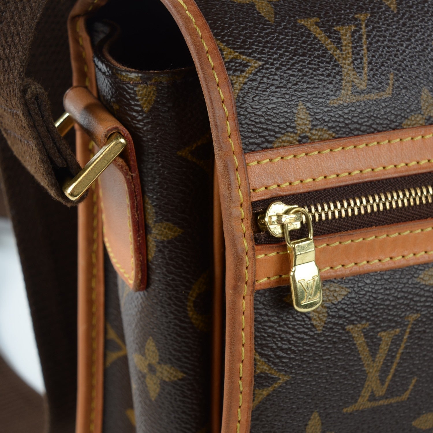 Louis Vuitton Monogram Bosphore PM Messenger 26 of 28