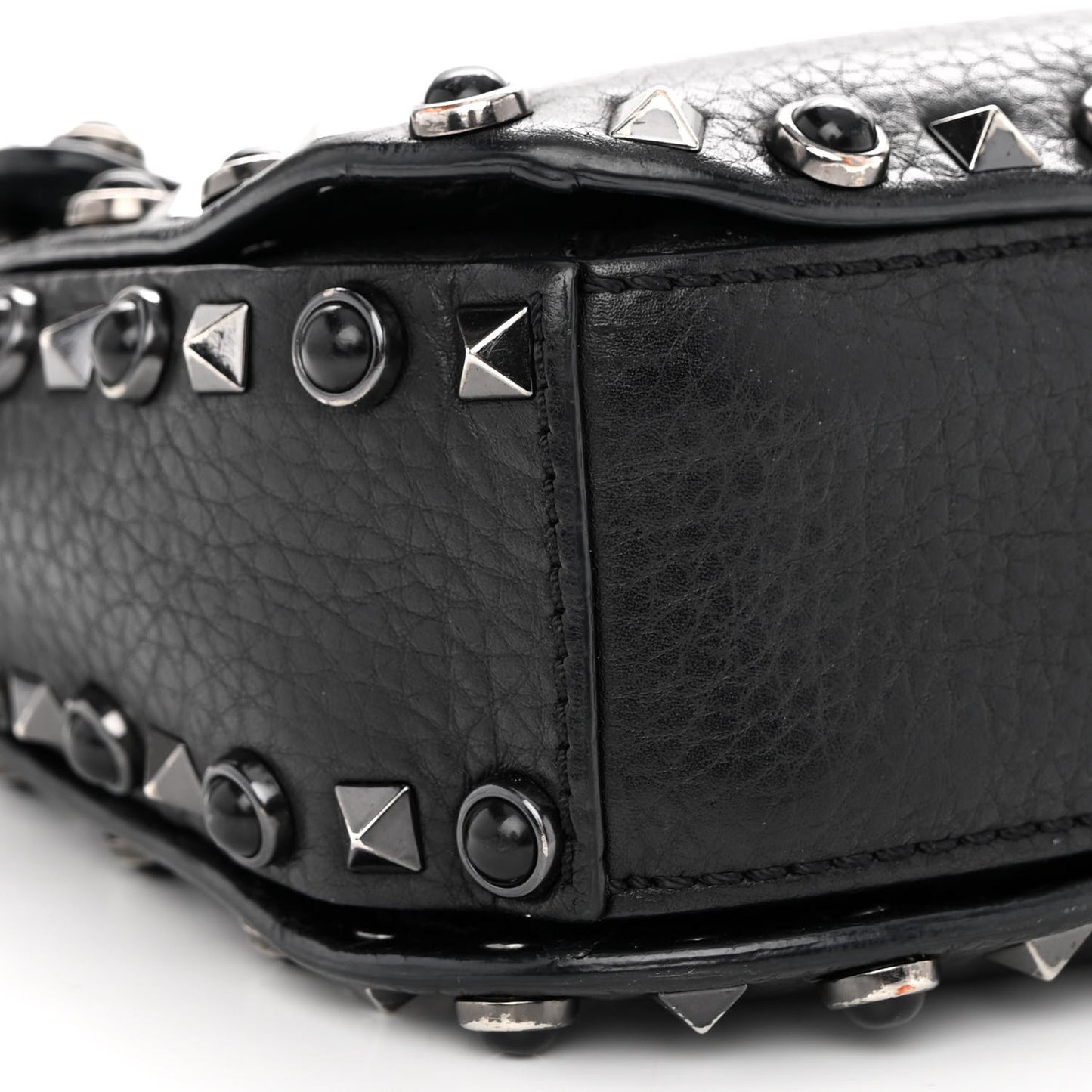 Pebbled Calfskin Onyx Medium Rockstud Rolling Flap Saddle Bag Black