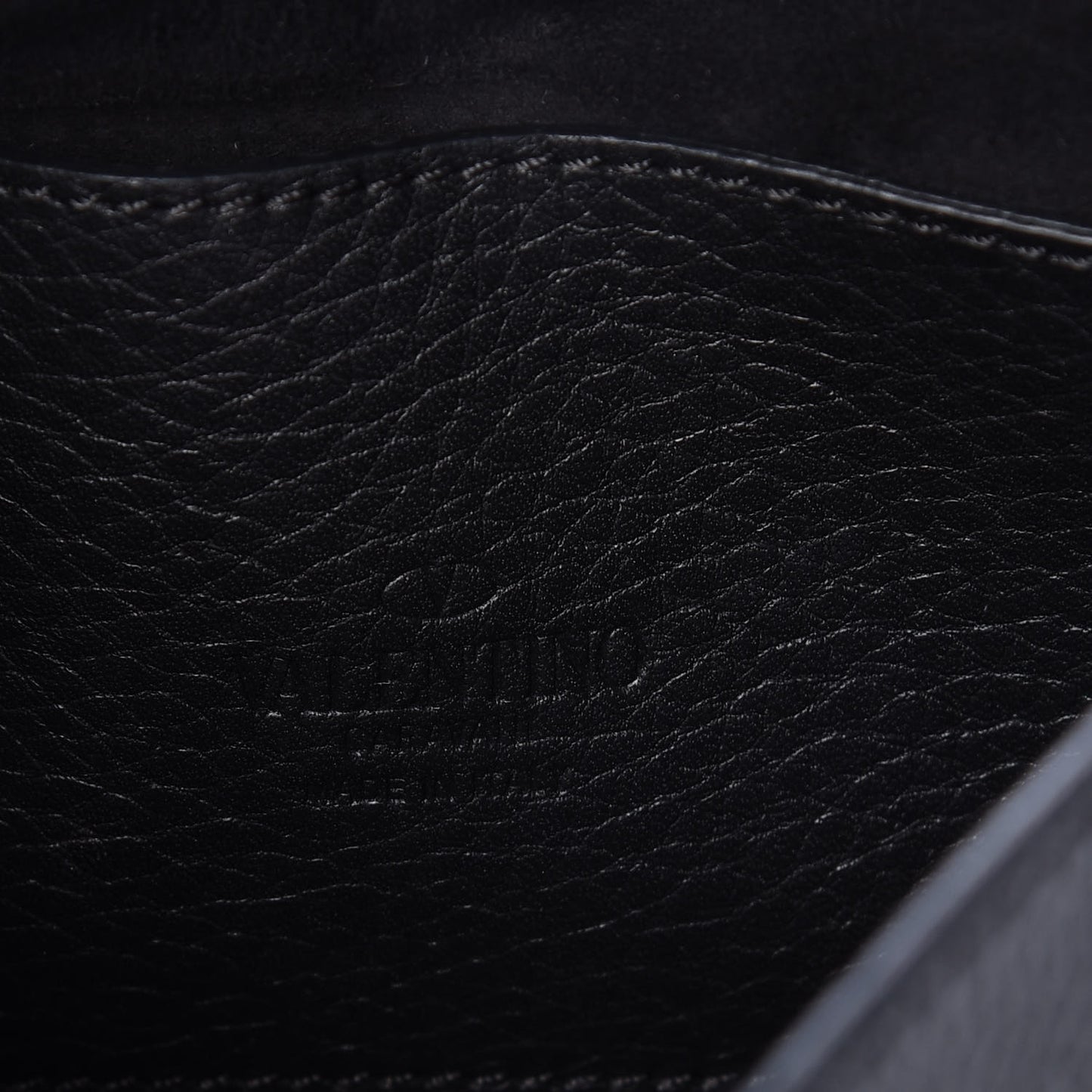 Pebbled Calfskin Medium Rockstud Flip Lock Crossbody Bag Black
