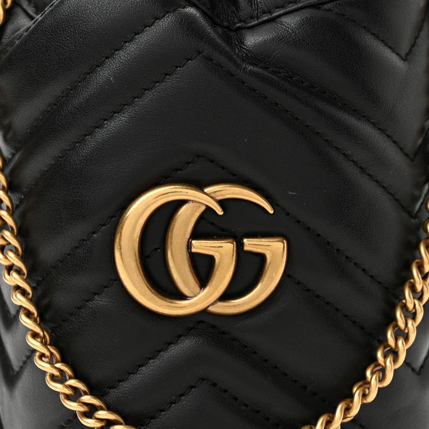 Calfskin Matelasse Mini GG Marmont 2.0 Bucket Bag Black
