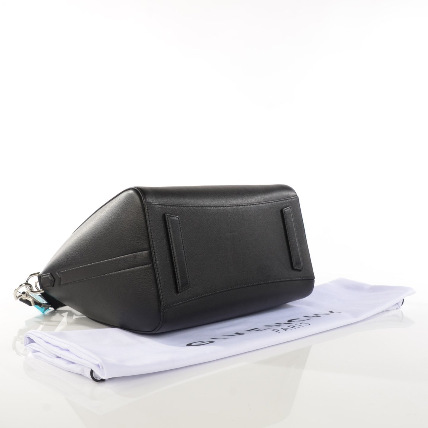 Sugar Goatskin Medium Antigona Black