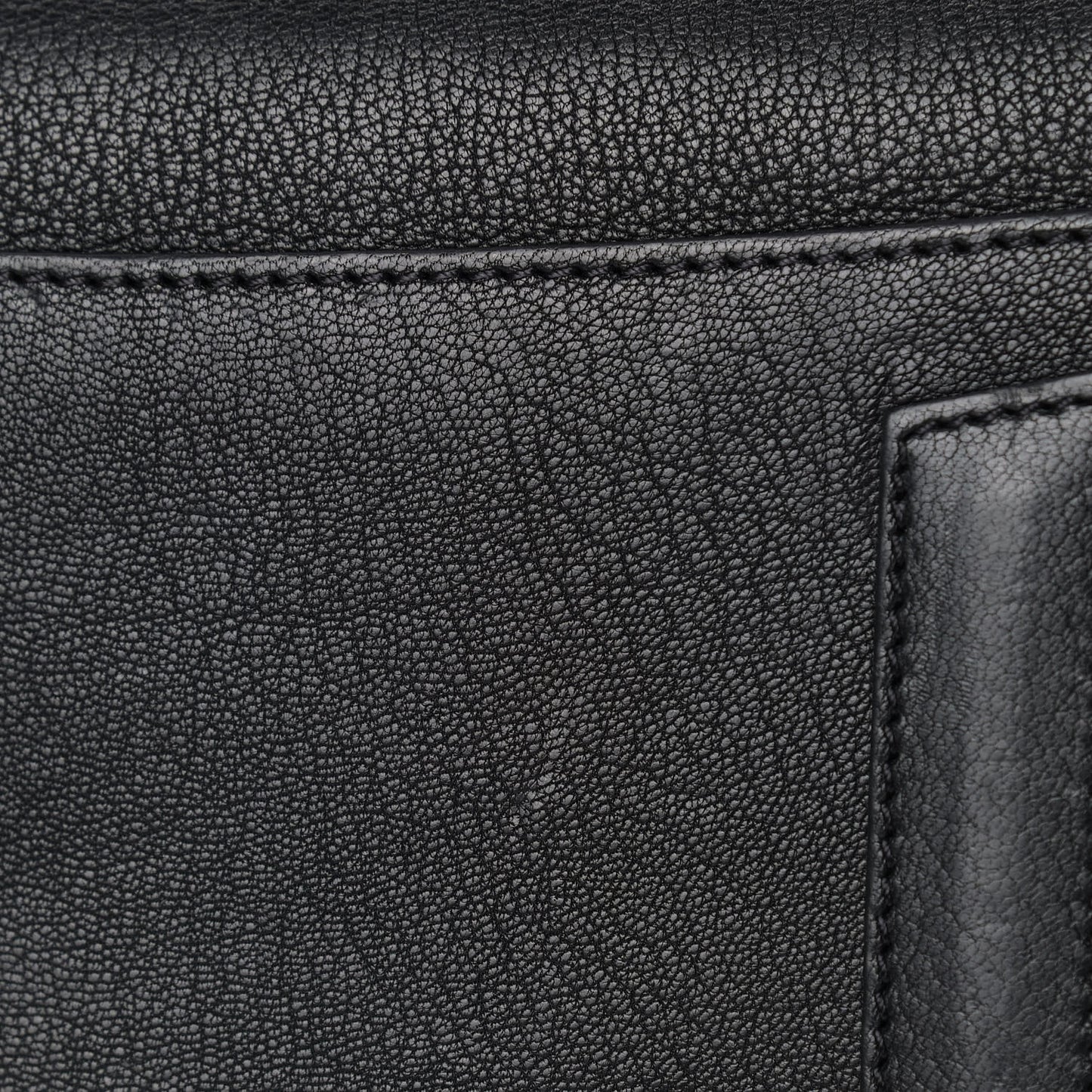 Sugar Goatskin Medium Antigona Black