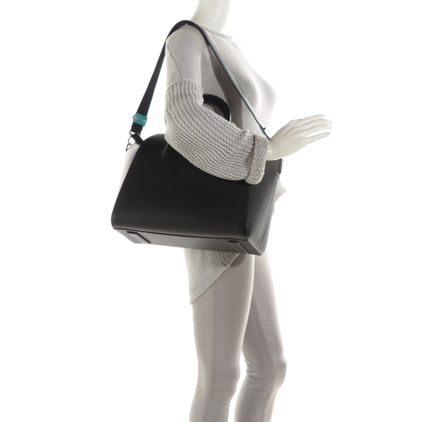 Sugar Goatskin Medium Antigona Black