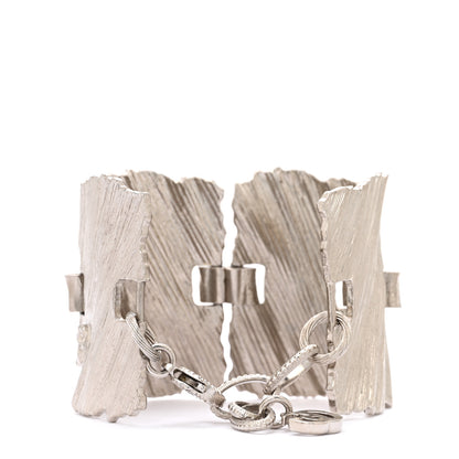 Gucci Metal Wide Textured Bracelet Silver 3 of 4