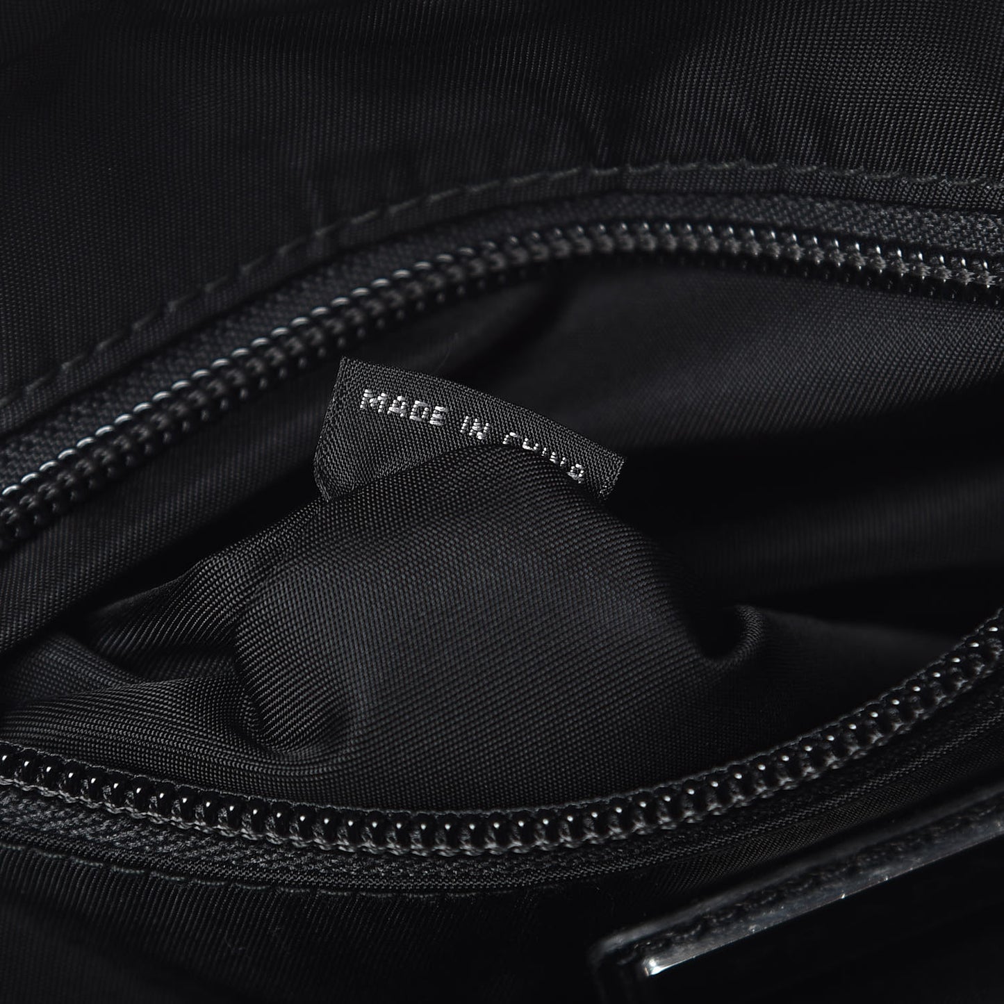Tessuto Nylon Montagna Messenger Bag Black