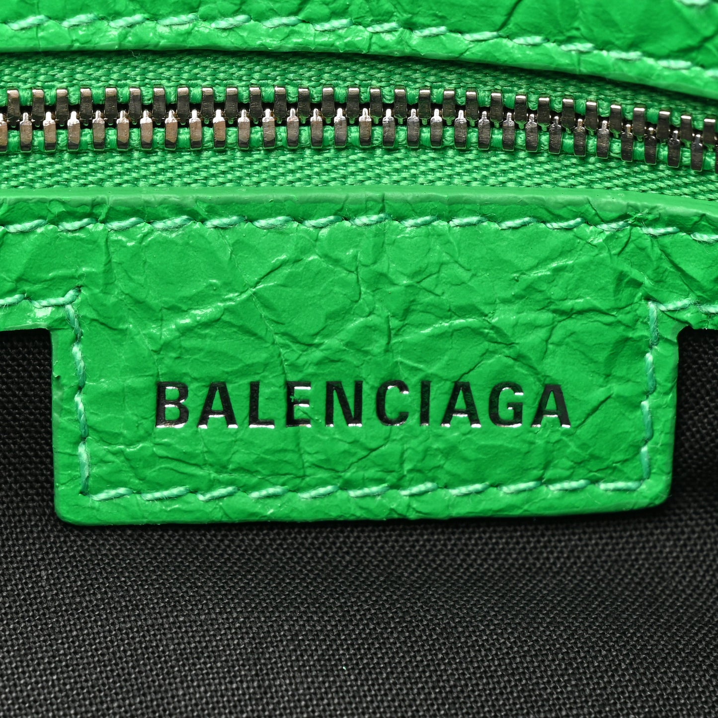 Agneau Arena Small Le Cagole Shoulder Bag Vivid Green