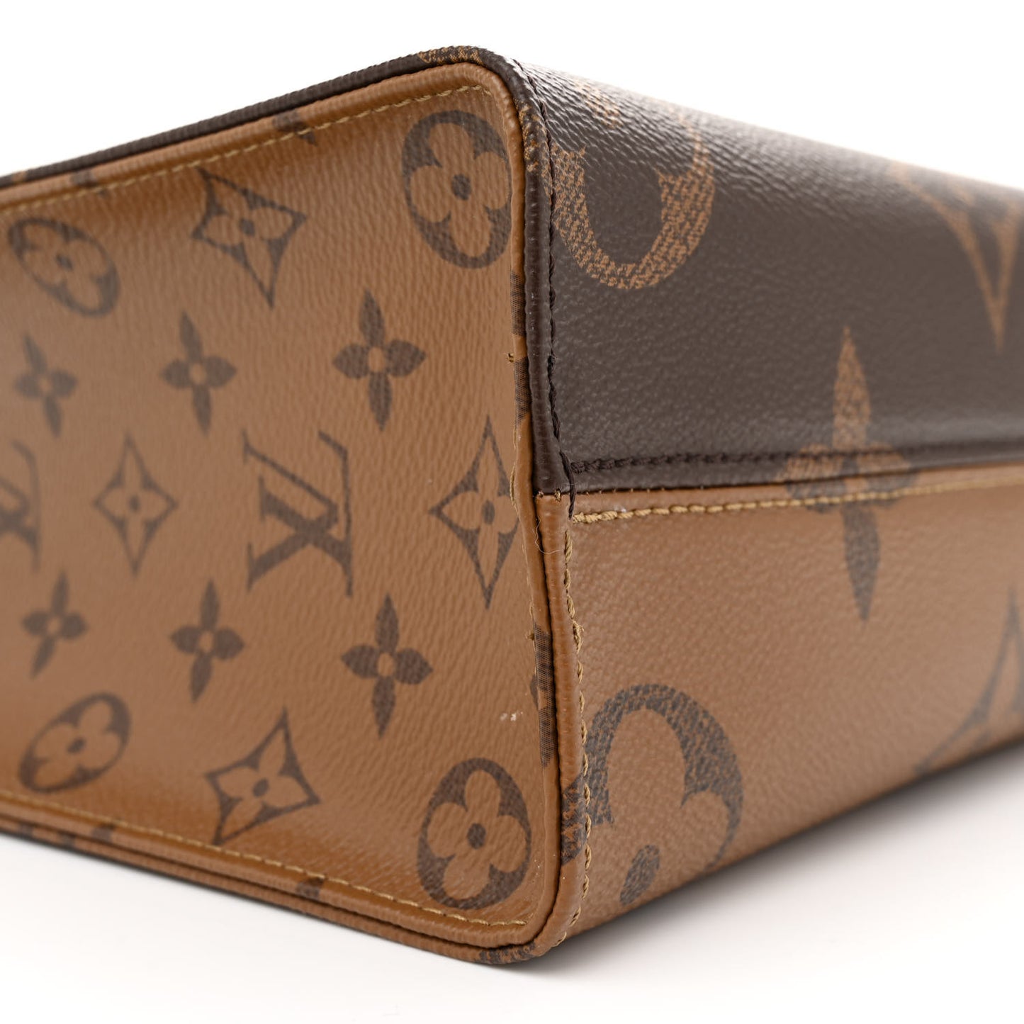Reverse Monogram Giant Onthego PM