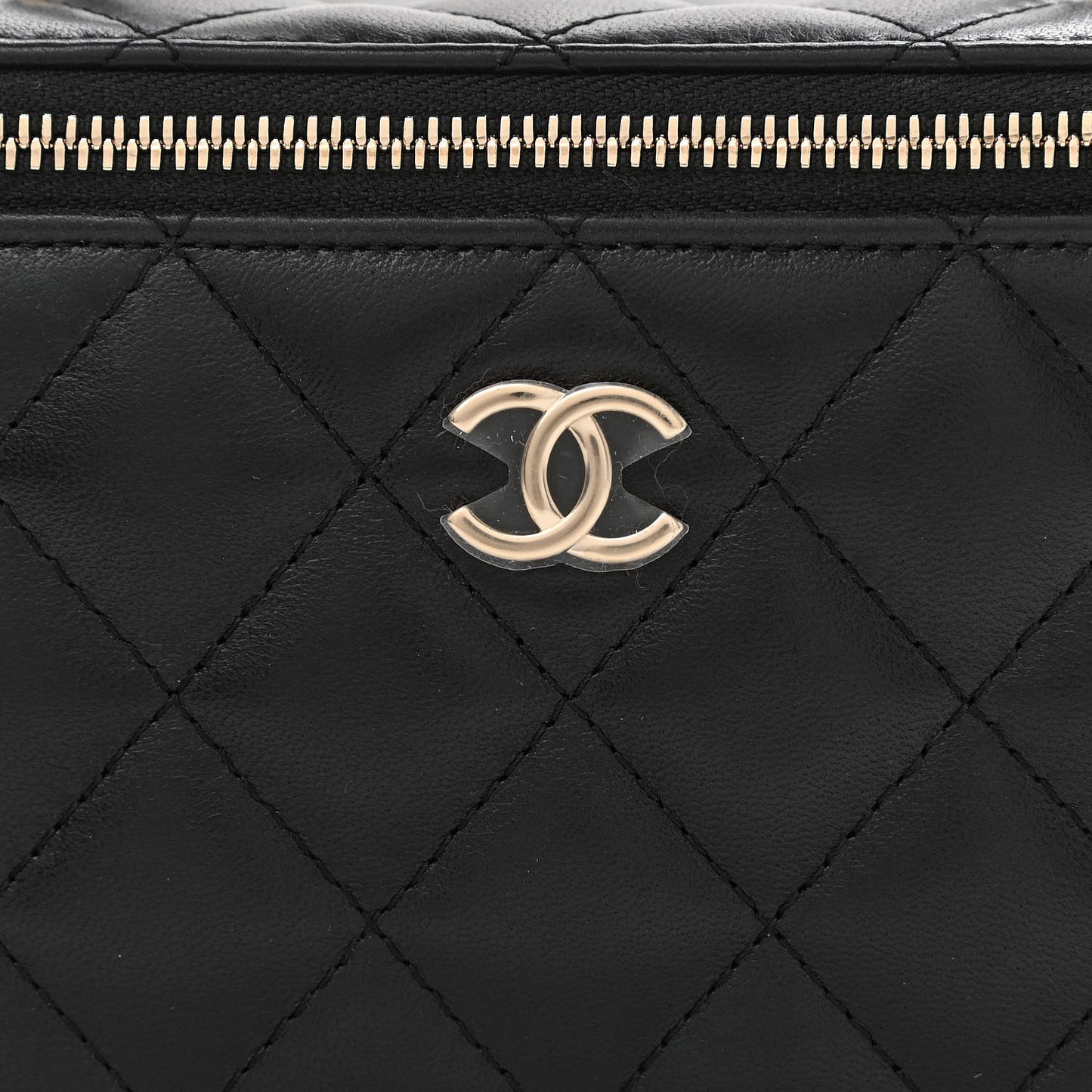 Lambskin Quilted Small Top Handle Vanity Case With Chain Black