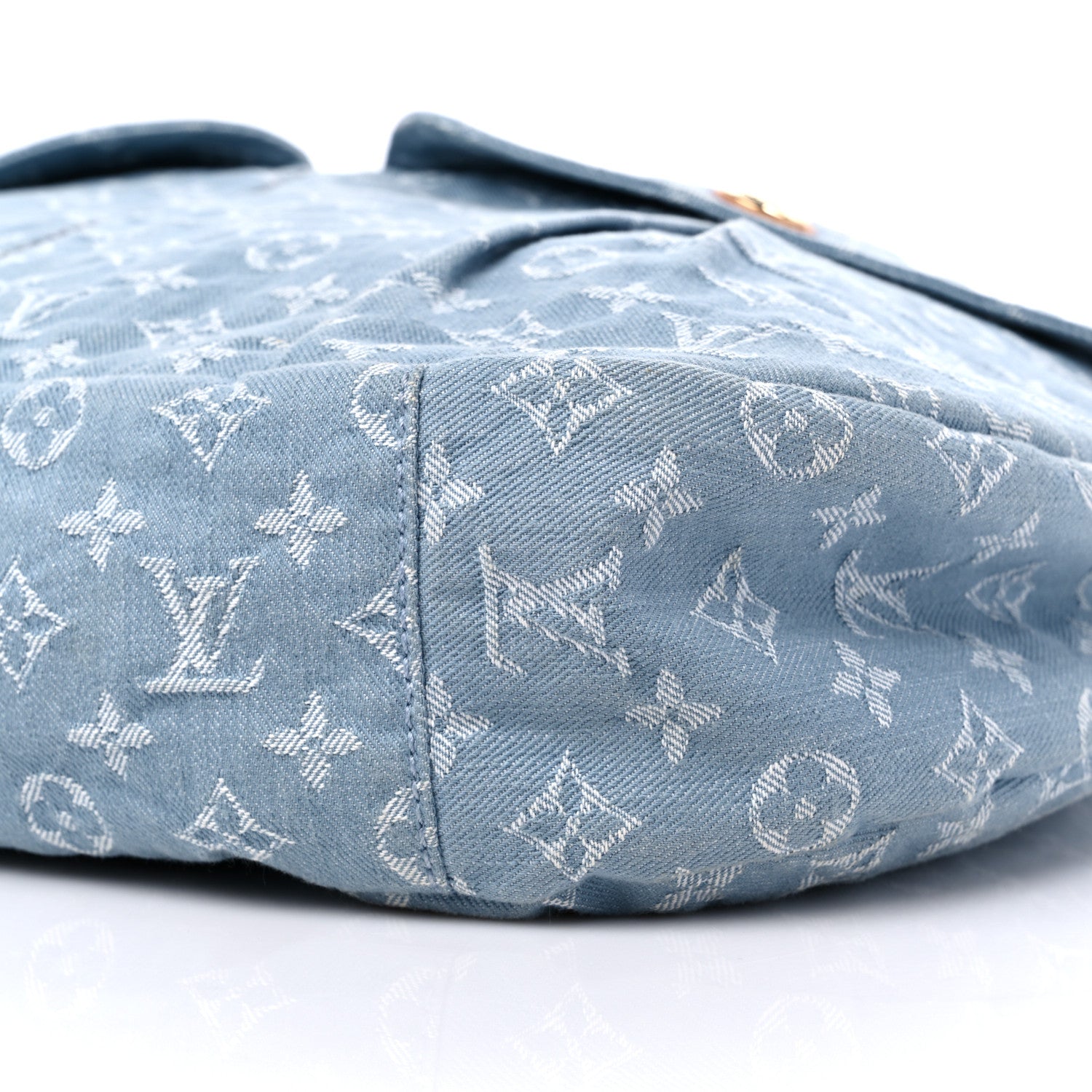 Louis Vuitton Denim Daily GM Blue Clair 8 of 9