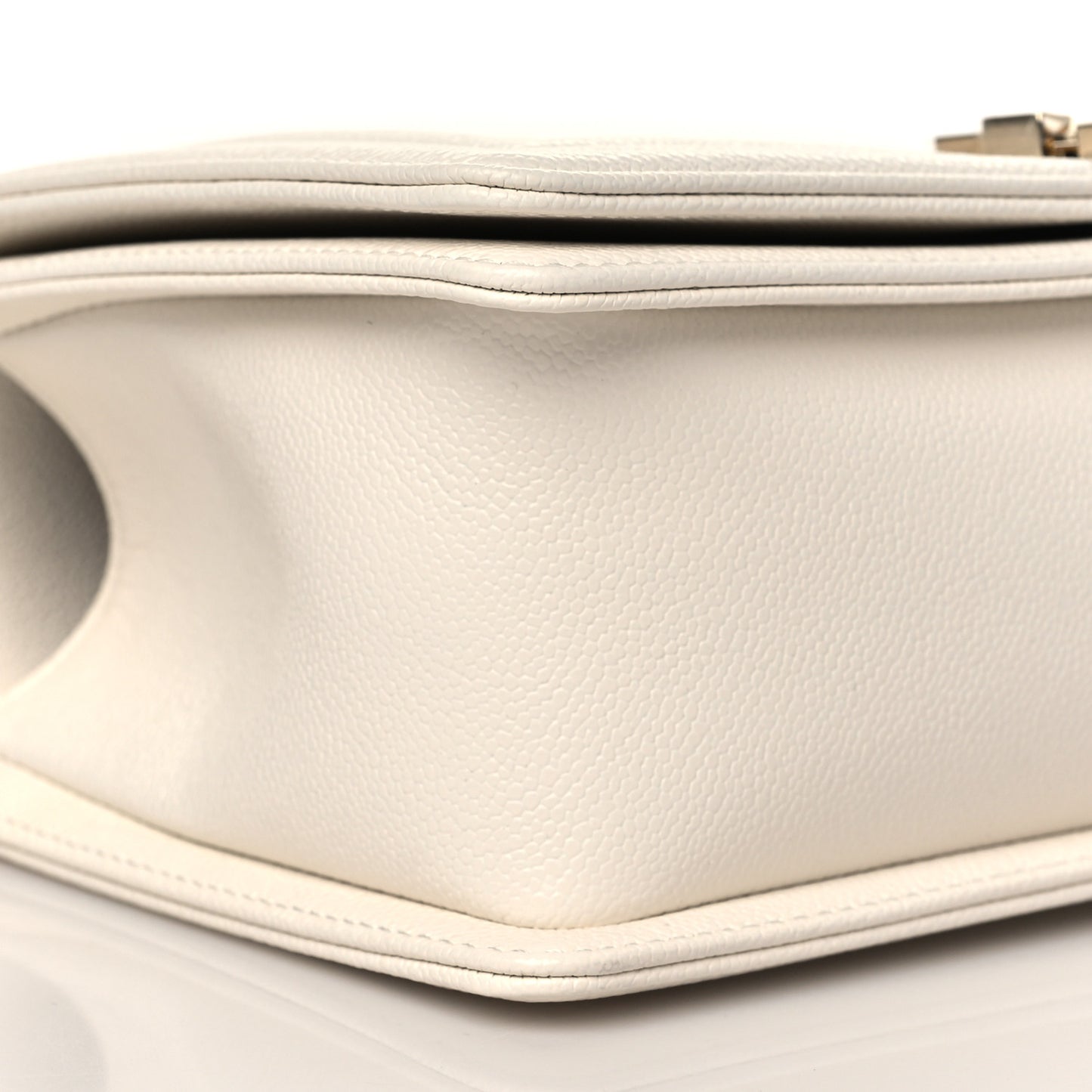 Caviar Quilted Medium Boy Flap Ivory