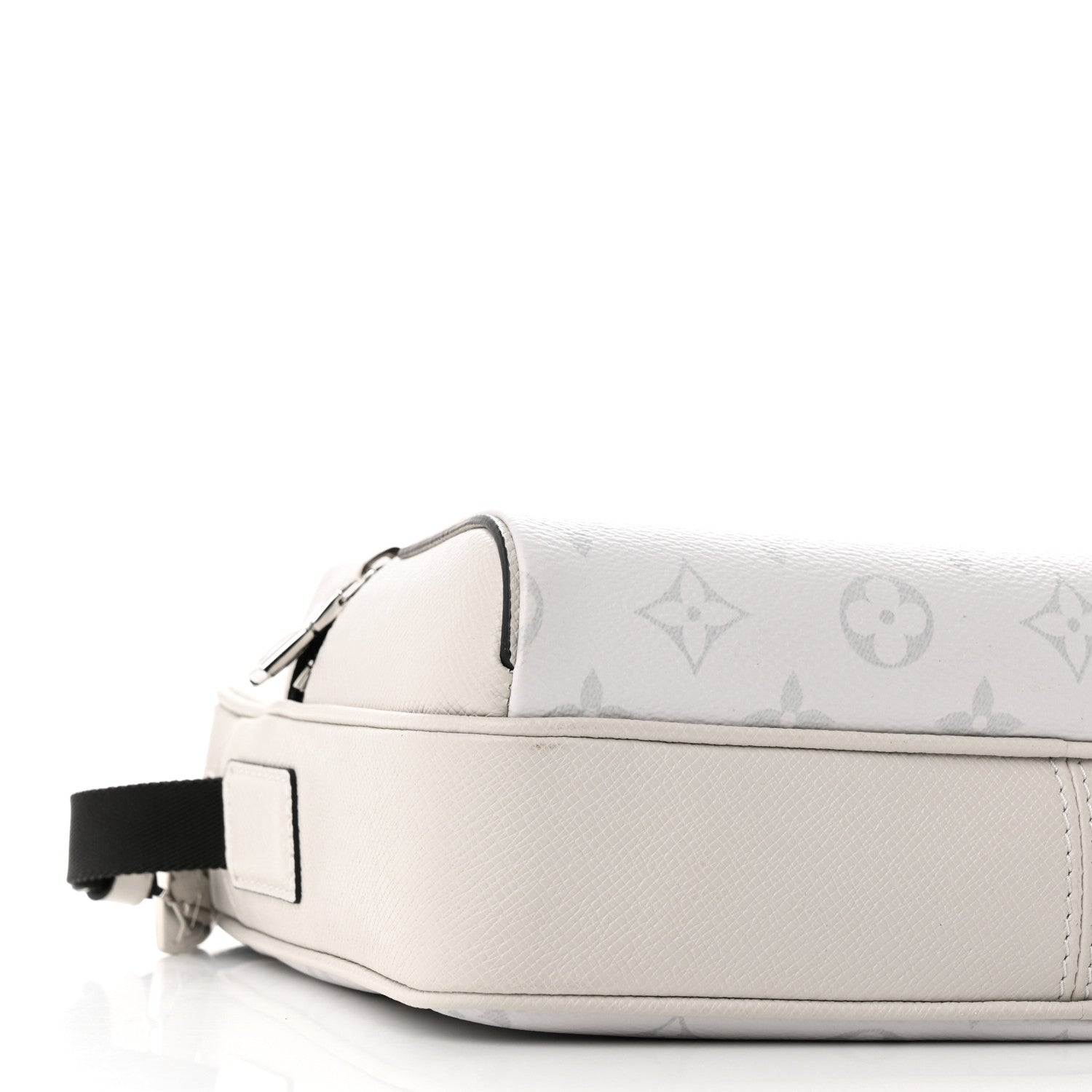 Louis Vuitton Taigarama Outdoor Messenger Antartica 8 of 9