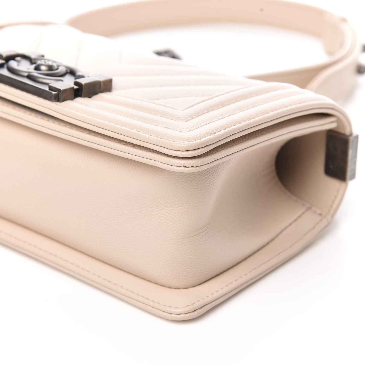 Caviar Chevron Quilted Small Boy Flap Light Beige