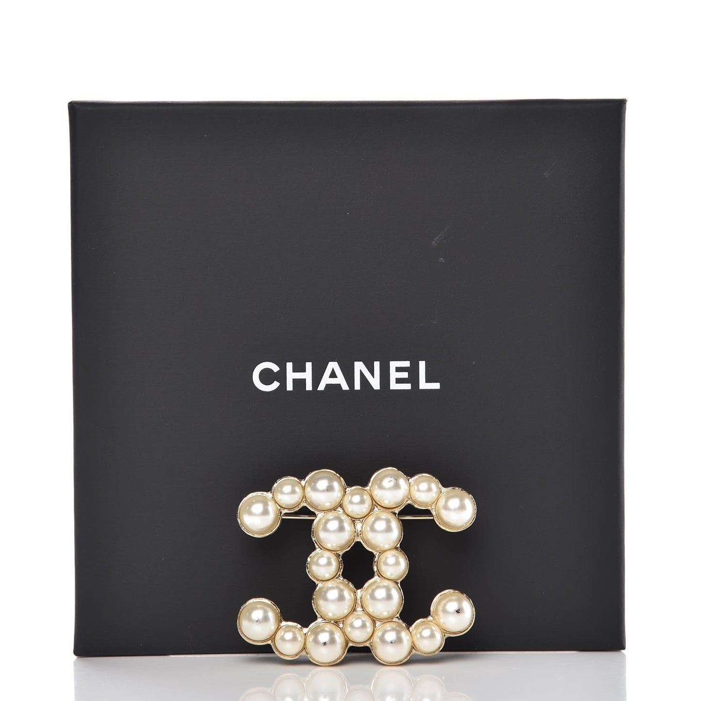 Pearl CC Brooch Pin Gold