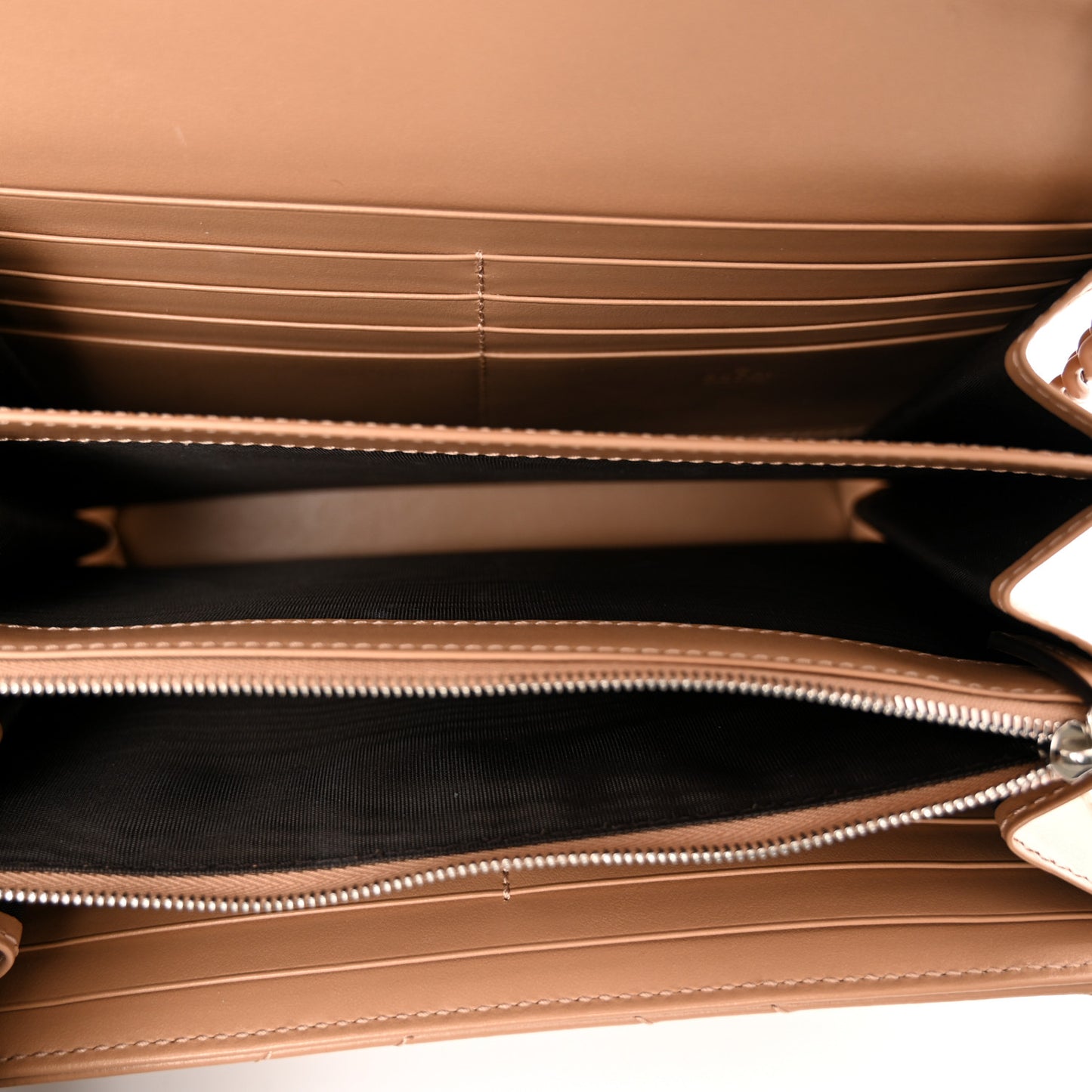Calfskin Matelasse Monochrome GG Marmont Chain Wallet Camelia