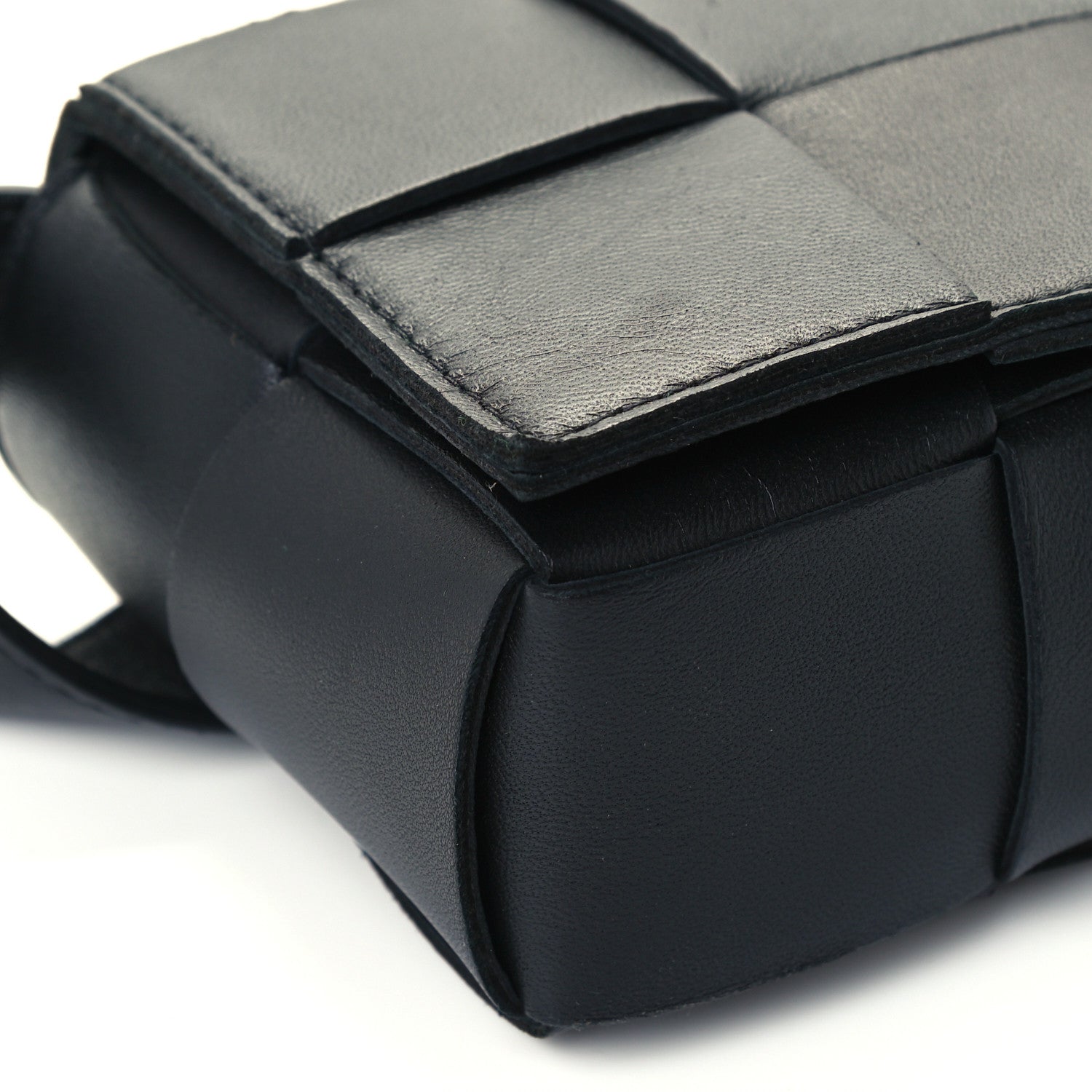 Bottega Veneta Nappa Maxi Intreccio The Belt Cassette Bag Black 10 of 11