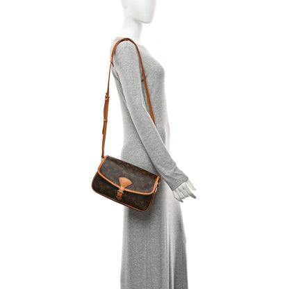 Louis Vuitton Monogram Sologne 2 of 10