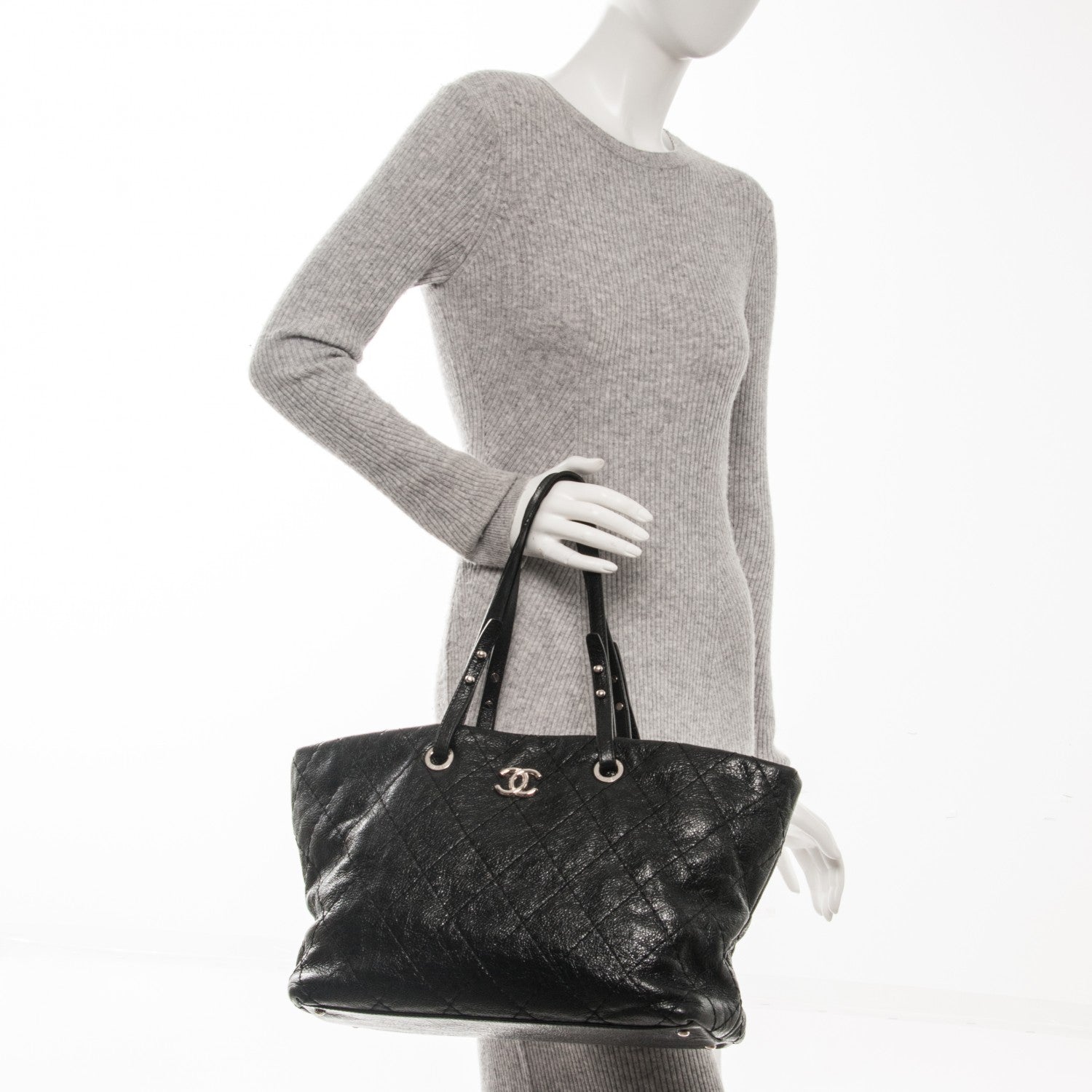 Chanel Glazed Calfskin Large On The Road Tote Black 2 of 6