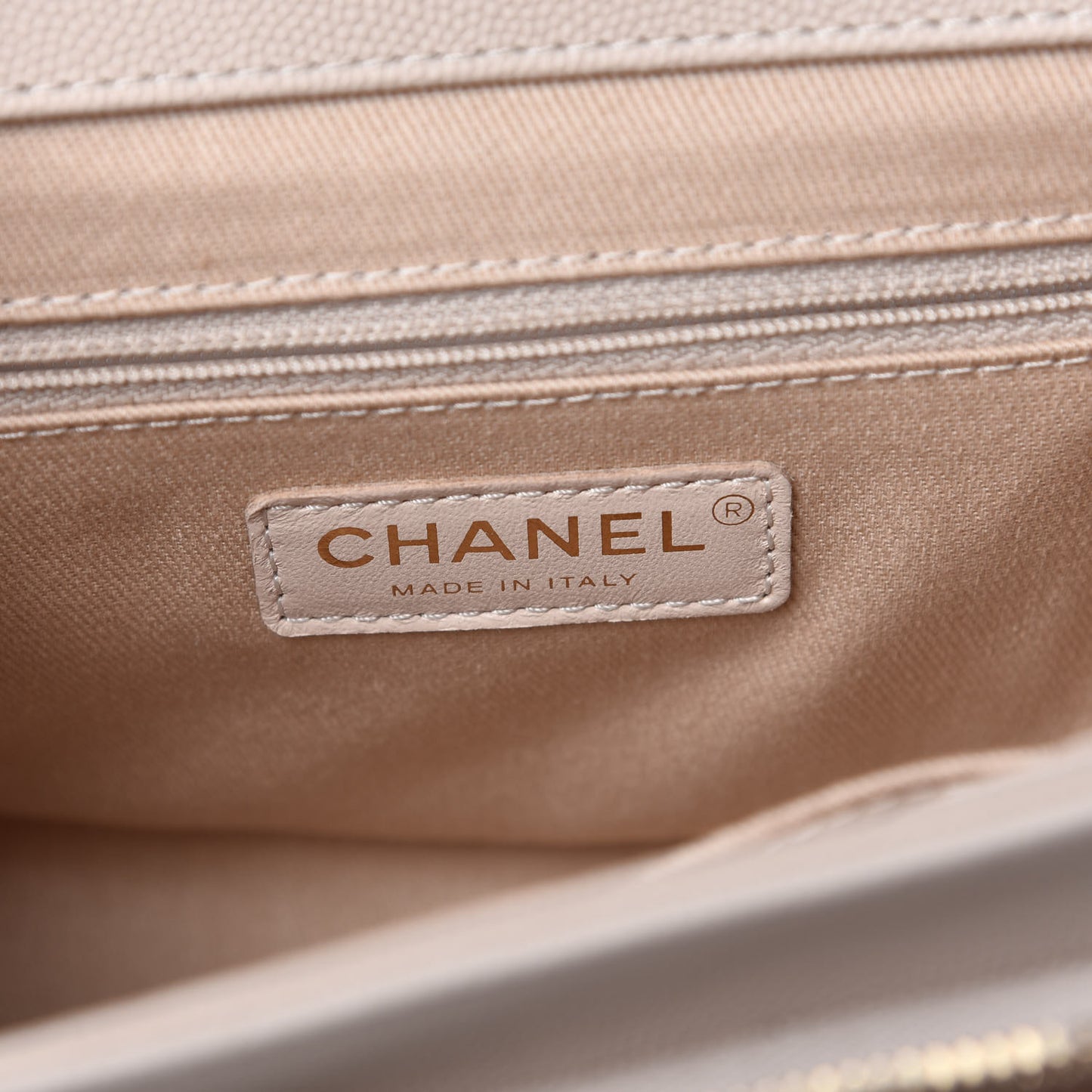 Caviar Quilted Medium Business Affinity Flap Beige