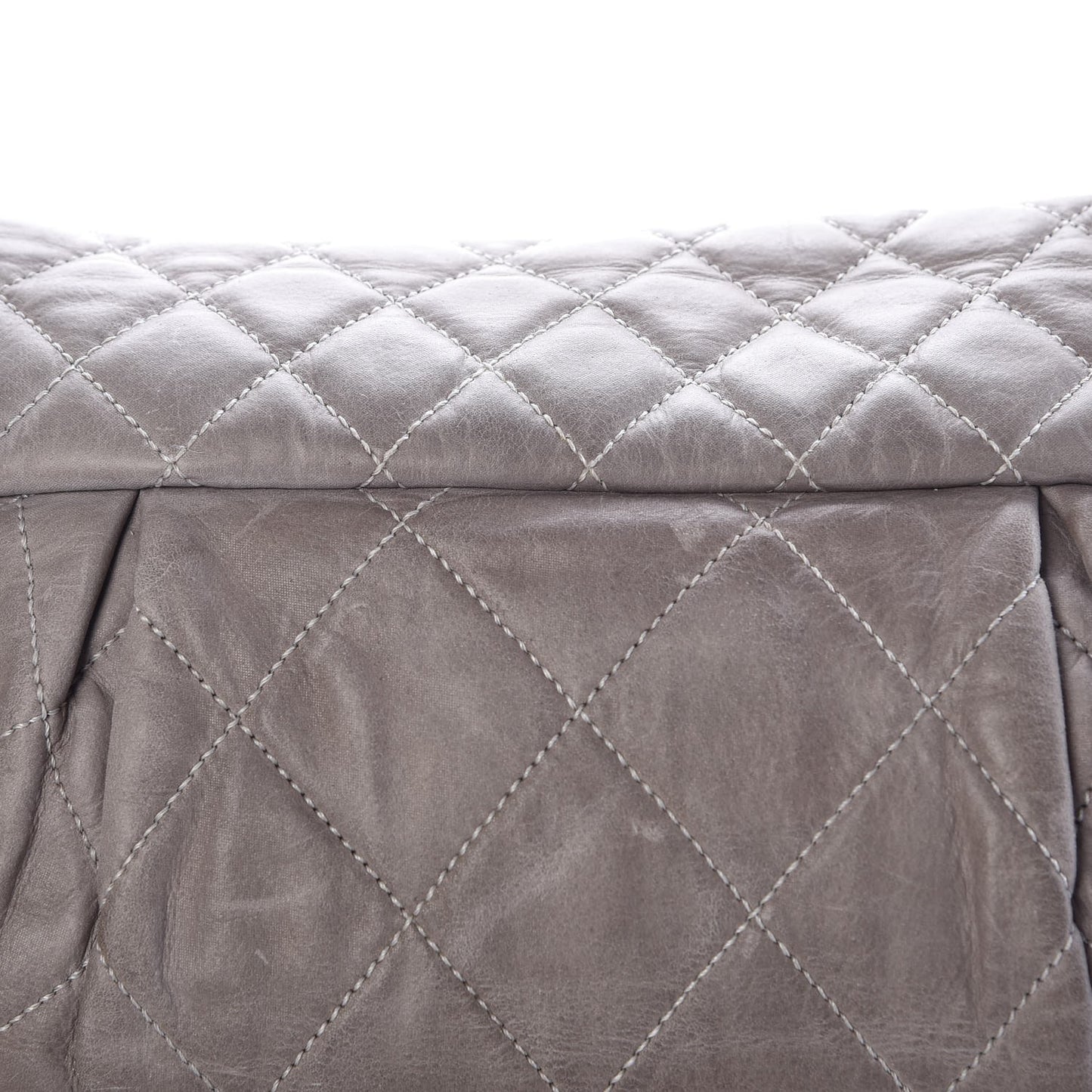 Iridescent Calfskin Large Chic Quilt Flap Grey
