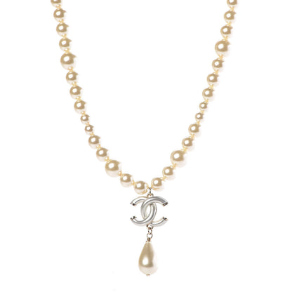 Chanel Pearl CC Short Necklace Gold 1 of 5