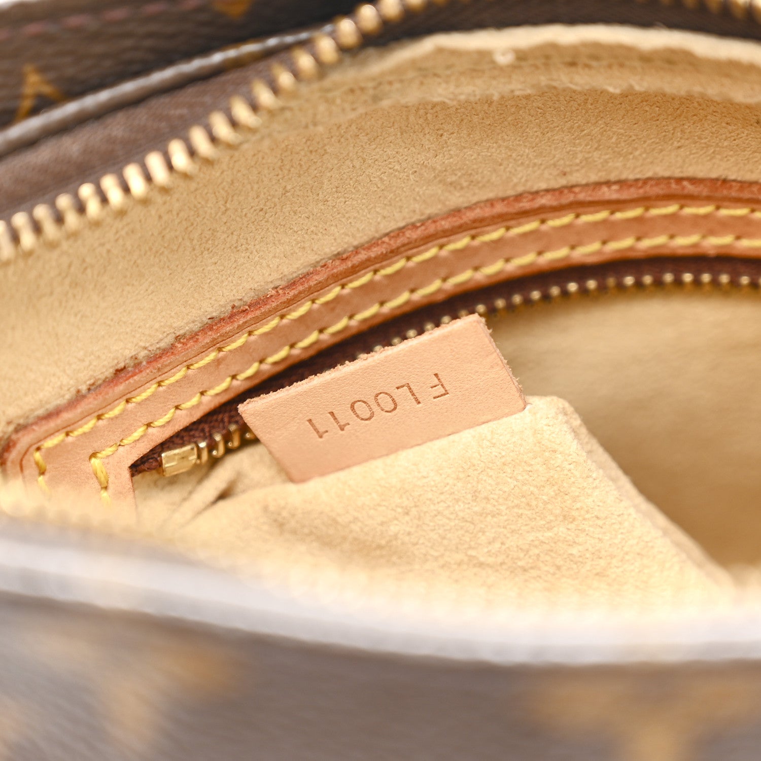 Louis Vuitton Monogram Looping MM 7 of 18