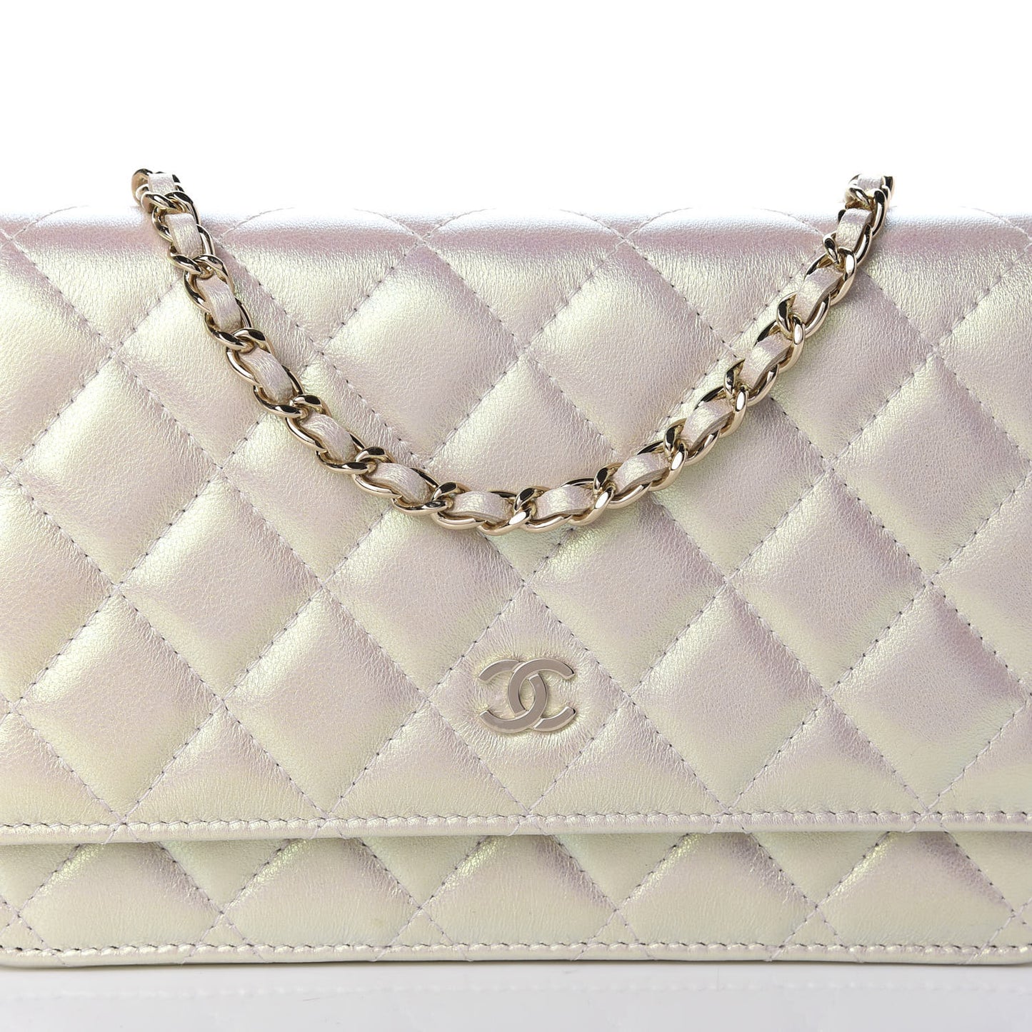 Iridescent Lambskin Quilted Wallet On Chain WOC Ivory