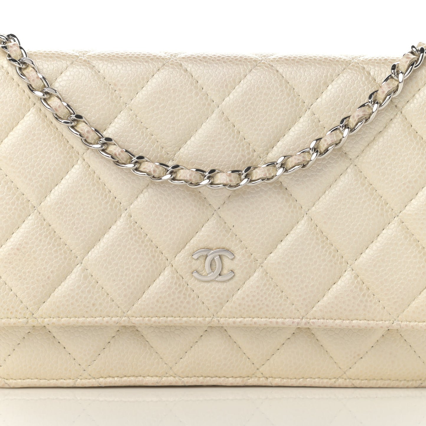 Iridescent Caviar Quilted Wallet On Chain WOC Ivory