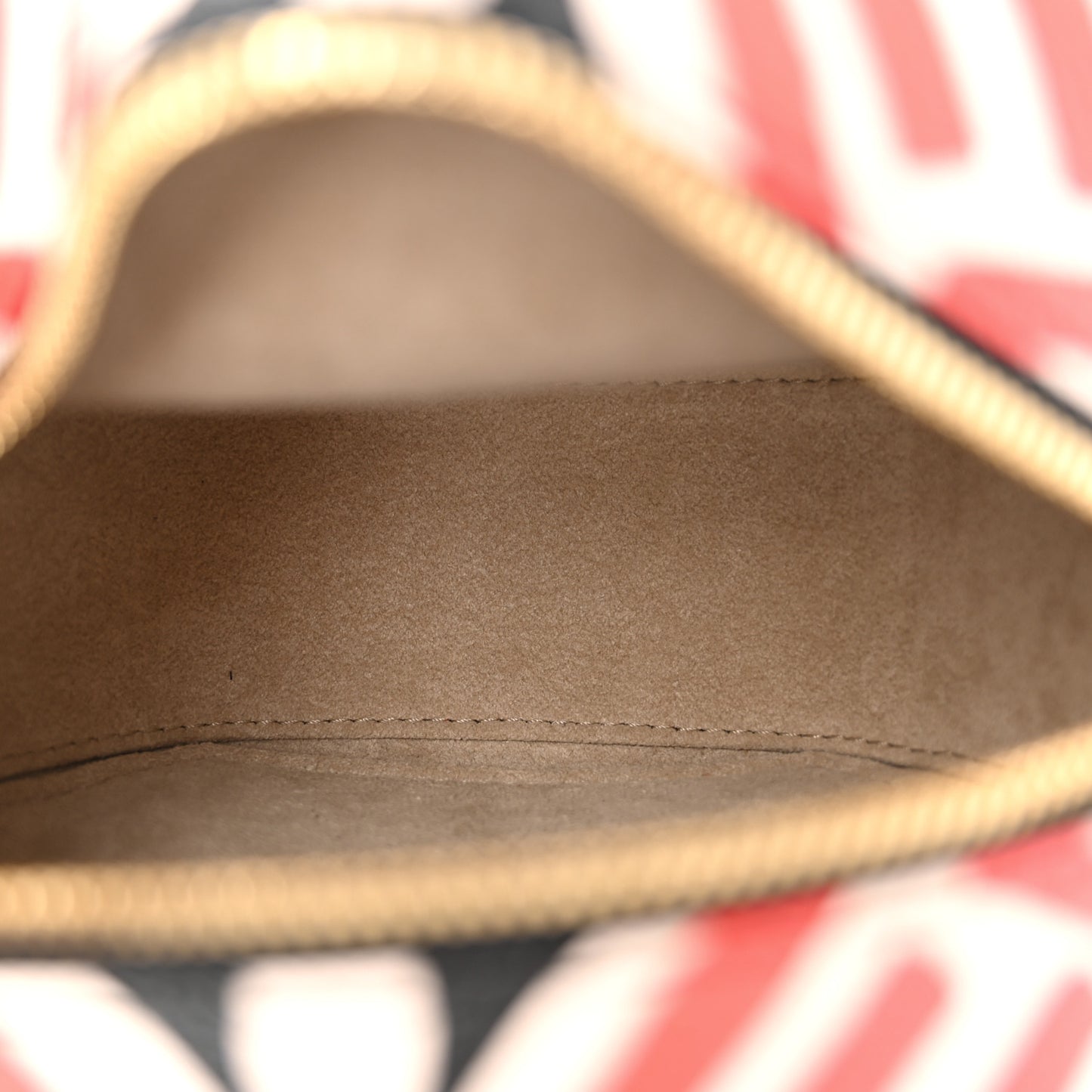 Monogram Giant Crafty Boite Chapeau Souple PM Creme Rouge Black
