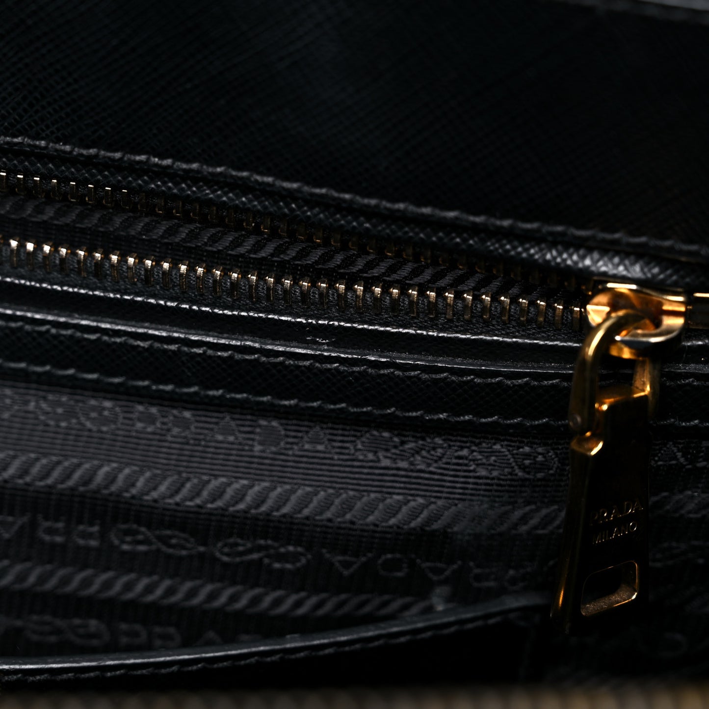 Saffiano Large Galleria Double Zip Tote Black