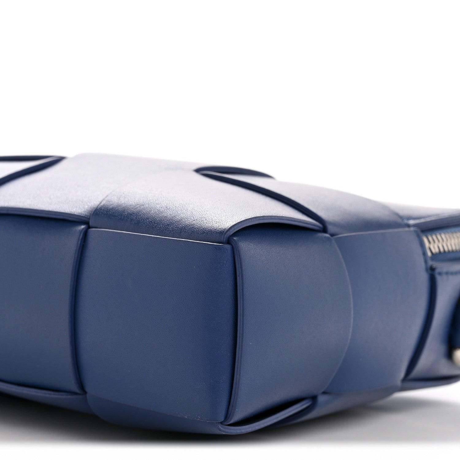 Bottega Veneta Lambskin Maxi Intrecciato Cassette Camera Bag Cruise 9 of 14