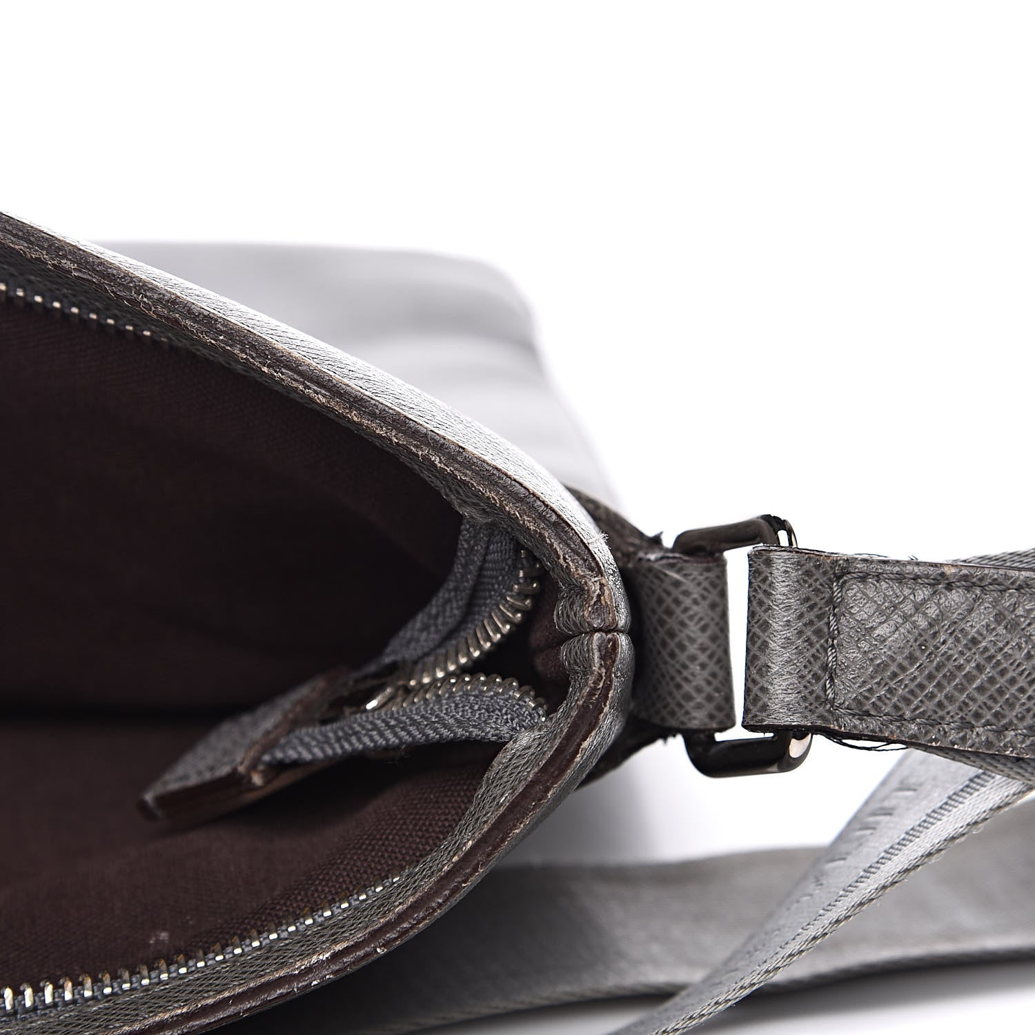 Louis Vuitton Taiga Sasha Messenger Glacier 14 of 14