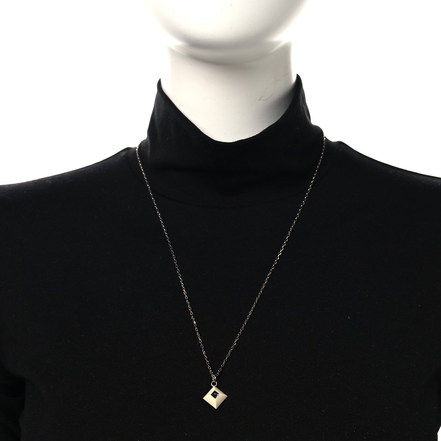 Palladium Plated Medor Folk Pendant Necklace White