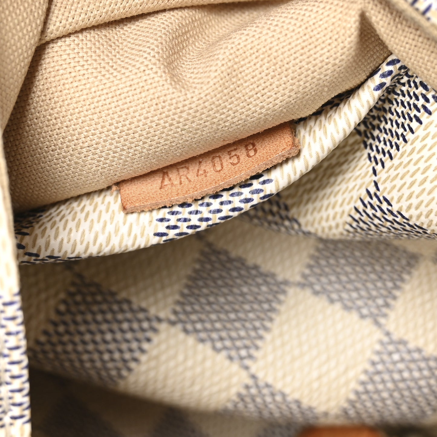 Damier Azur Totally MM