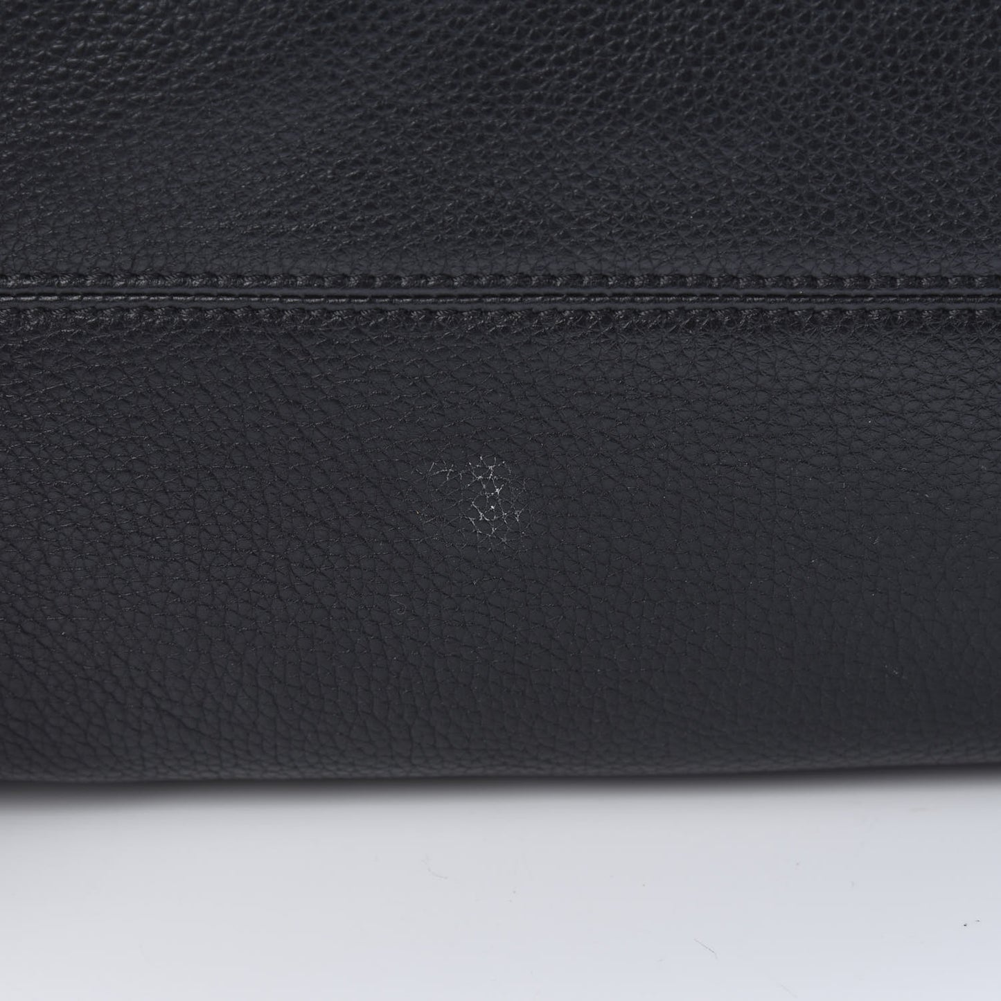 Pebbled Calfskin Small Skull Padlock Zip Around Tote Black
