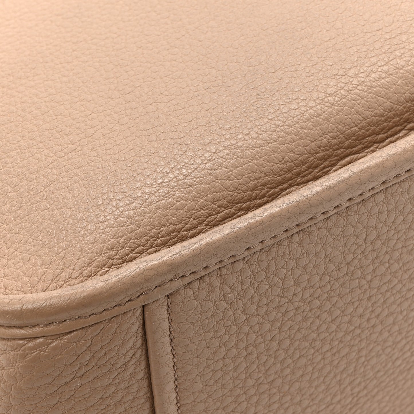 Vitello Daino Soft Hobo Messenger Bag Cammeo